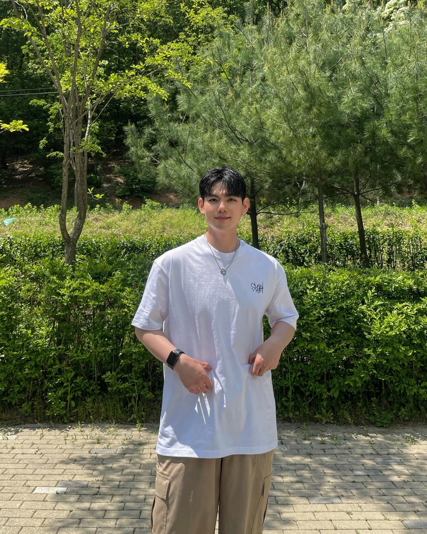 #협찬 slowrecordhouse slowrecordhouse_team 

‘레코드 그래픽 티셔츠’

백프린팅이 넘나 이쁜 티셔츠!!✨✨
시원한 그래픽 디테일로 여름코디 걱정없따!!🔥🔥

봄 아직 보내주기 싫지만 여름이 와야 또 가을이 오고....🥲

#슬로우레코드하우스 #티셔츠 #반팔티셔츠 #여름티셔츠 #남자코디 #반팔티 #반팔코디 #여름코디 #여름코디추천 #남자데일리룩 #남자패션 #옷스타그램 #오오티디 #데일리코디 #오늘뭐입지 #ootd #ootdfashion #korean #koreanfashion