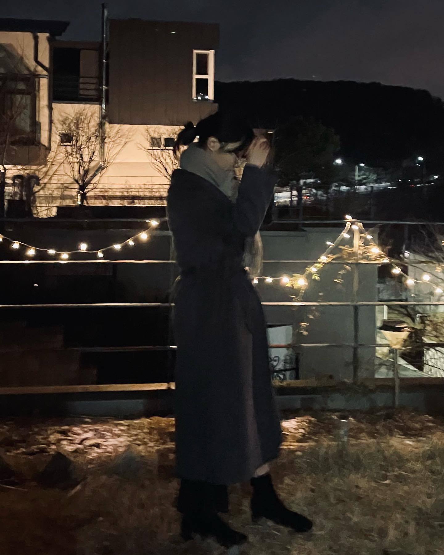 🖤
#협찬 genzie_ya 

퇴근길 이 추위...마자?

-

얼죽코인데•••그래두 영하 7도는 거 너무한 거 아니오?ㅋㅋㅋㅋㅋ

#그레이코트 는 이번 시즌 없으면 안된다던데, 어떤가요 직장인 같나요?😂

코트는 소재가 중요한 만큼 #캐시미어블렌디드코트 로 알아보고 샀었는데!
같은 캐시 혼용률과 같은 소재여도
그레이 컬러자체에서 오는 고급스러움은 역싀....
다른 컬러웨이는 보이지 않더라구요?🫶🏻

🖤 그리고!! 짝짝짝 🖤
#겐지아이웨어 에서 너무 이쁜 안경을 선물해주셨는데요.

저는 투명한 너낌과 실버가 감도는
‘ 리비체 글라스 (실버) ’ 모델을 선택했어요. 

적당한 크기의 안구와 깔끔한듯하면서 세련된 안경테가 너무 매력적이더라구요. 과하지 않게 어떤 코디에도 착붙...🤍
포멀룩을 포함해 오피스룩, 캐주얼룩 모두 활용도가 좋을 것 같아요!

가볍고 착용감도 좋아서 앞으로 손이 자주 갈 아이템인듯해요 ㅎㅎ

-

오늘 아침 출근길 영하 7-8도..?
패딩입구 출근했어요 춍춍,,,

#안경코디 #겨울안경코디 #겨울안경 #겐지아이웨어안경