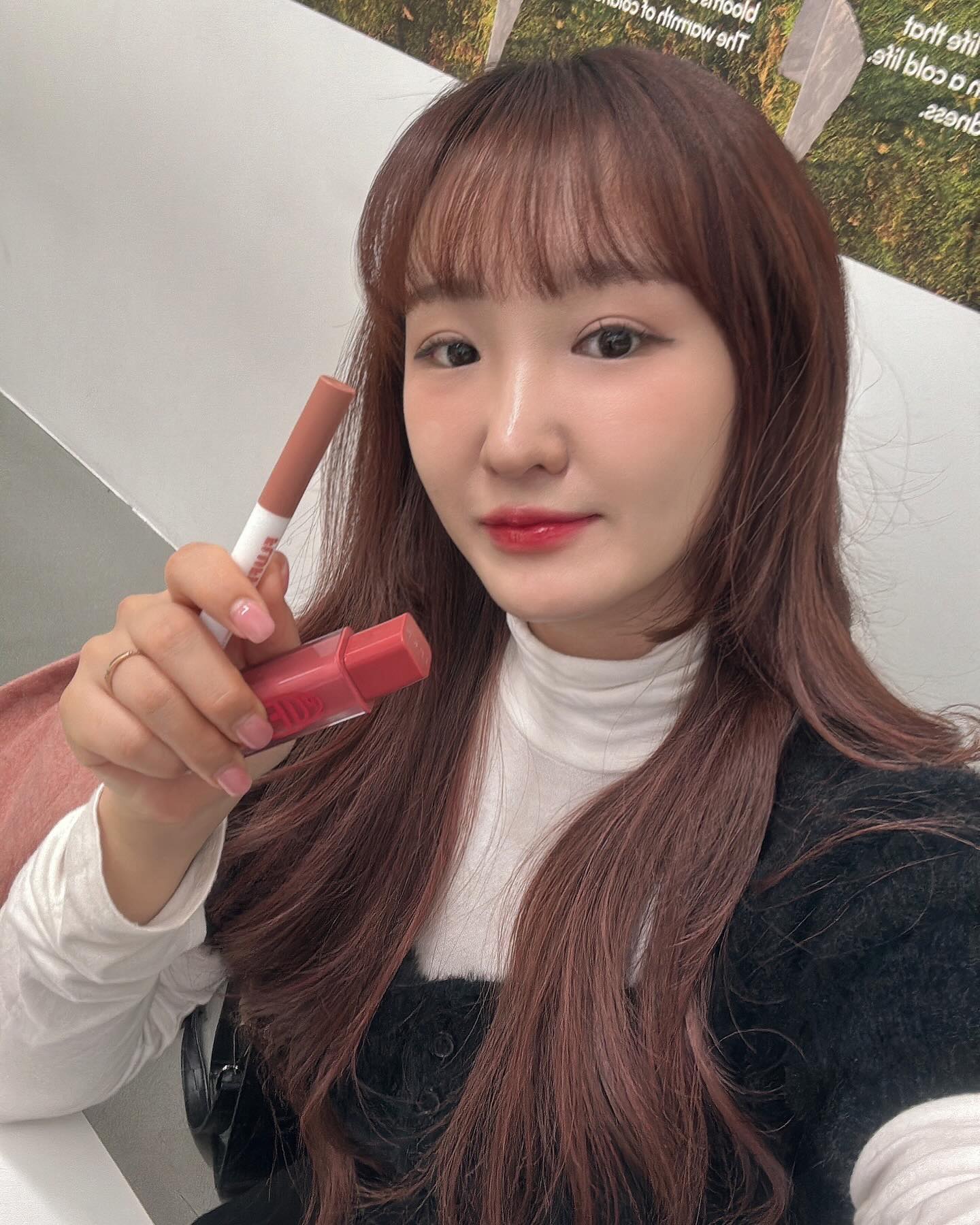 #협찬 ipknofficial
.
퍼피글로우 틴트 신규컬러 출시!!
.
1/22~31 올리브영 기획전 - 32%할인 8,840원
선착순 플럼핑 립밤 본품 증정 및 2만원이상 구매 시 5% 추가 할인 쿠폰 적용 가능
.
수분 가득 젤리 텍스처로 여러번 레이러링해도 산뜻하고 편안한 씬 젤리 글로우

평면적이고 밋믹한 입술에 볼륨 차오르는 입체 광택 

맑고 선명한 컬러 그대로 착색되어 오랜시간 지속되는 생기 가득한 입술 연출 가능한 컬러래스팅❤️
.
.
.

#협찬 #입큰 #플러피립펜슬 #올리브영립펜슬 #립펜슬추천 #오버립메이크업 #솜털핏립펜슬 #퍼피글로우틴트 #꿀착코팅틴트 #입큰틴트 #글로우틴트 #올리브영틴트 #틴트추천