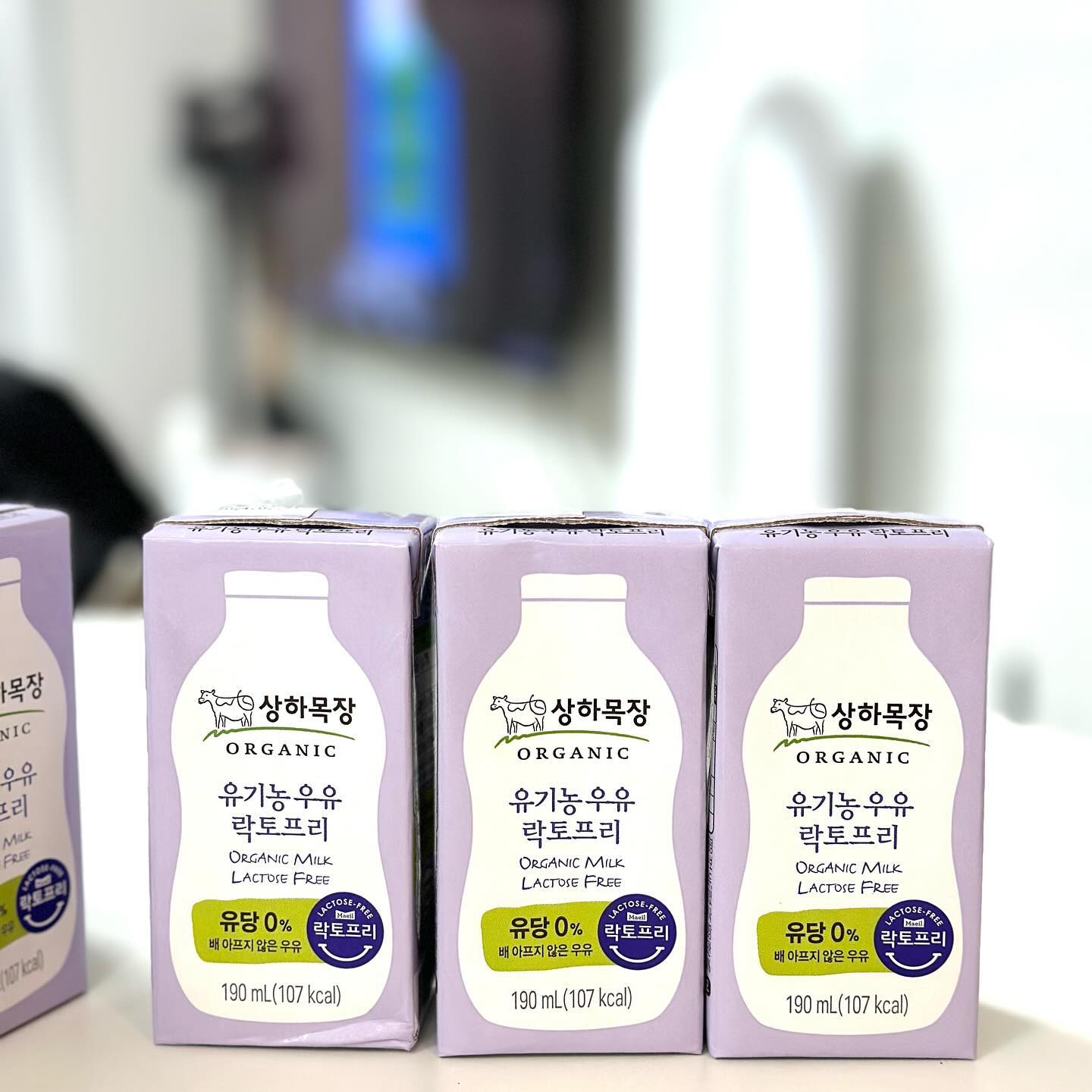 #이벤트당첨 상하목장락토프리

사연 써서 당첨되는 이벤트
나한박스+ 친구한박스

이런 이벤트 당첨 처음인데 기분좋아요

은별이 먹이느라 락토프리만 먹는데
두배로 기뻐용^^

상하목장 우유 유명하니 설명은 따로 안해도 뭐~~~
아침마다 선식타먹는데 식량 두둑 하네요👍

#상하목장 #락토프리우유 #아침대용 #유당없는우유