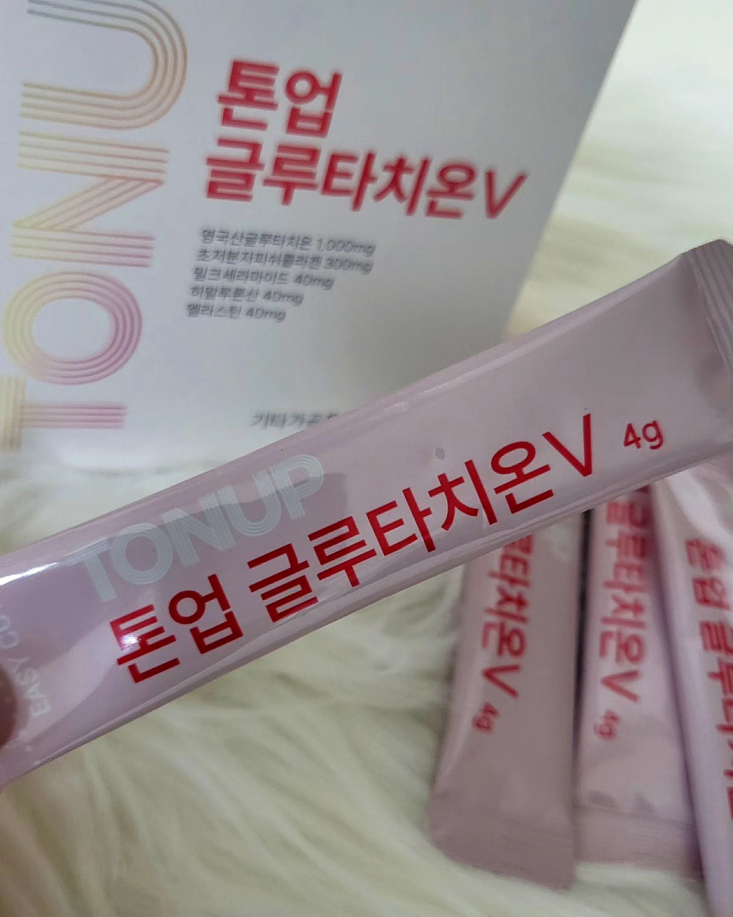 #톤업관리

💕순도 50%이상 프리미엄 글루타치온으로 가득채운 이너뷰티

💕30대부터 줄어들어서 식품으로는 흡수율이 낮아져서 따로 챙겨야해요

💕스틱으로 하루1포 물이나 음료에 타먹으면 맛있고 간편하게 피부미백관리 할수있어요

💕새콤달콤한 자몽맛이랍니다^^

💕이즈랜드라서 믿을수 있어요~위생적이고 안전해요!

💕간편하고 맛있고 건강한 이너뷰티를 하고싶은신분은
요아이를 추천합니다^^♡