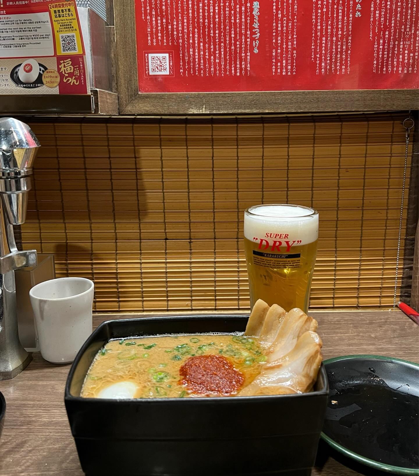 🍜🍙🍤🍢🧁 후쿠오카 먹부림
⠀
⠀
1 먹을때마다 감동인 이치란 엄빠는 신라면이 더 맛있다해서 충격
2 텐진역 앞 가성비 회전초밥 살살 녹는 영롱한 참치 자태
3 츠키지 긴타코 대박 크고 실하고 맛있는 타코야키
4 다자이후 골목에 있는 카레집 일본 가정집에서 식당도 하심 사장님 대박 친절
5 다자이후 명물 우메가에모찌 맛집 카사노야
6 일본 편의점 샌디치 사랑
7 골프장 클럽하우스 오므라이스 존맛탱
8 추워서 골프치면서 마신 뜨거운 사케
9 캐널시티에서 먹은 조금 아쉬운 오코노미야키
10 막대과자가 하트모양이라 사본 블루베리맛 포키
⠀
⠀
⠀
#후쿠오카여행 #후쿠오카맛집 #일본가족여행 #다자이후텐만구 #다자이후맛집 #여행사진첩