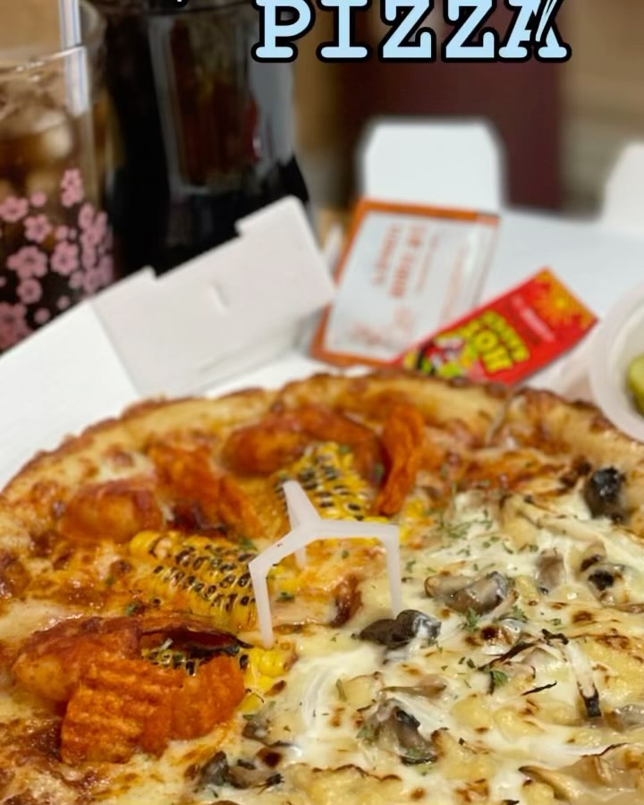 #노모어피자 

🍕피자덕후 피자맛집 발견! 최애하는음식 맛있는곳 발견했을때 너무행복해😊 맛있는 집은 종류별로 다먹어봐야한다는거 다맛있다는거!! 포장해와서 집에서 폭풍흡입🍕

🖊️포장시간 맞춰서 따뜻하게 포장해주시는 친절한 사장님
🖊️일반 잘알려진 프렌차이즈 피자집보다 개인적으로 매우만족스러웠음
🖊️베스트메뉴인 옥수수새우피자 완전 반해버림 (새우오동통통/위에 토핑으로올라간바삭한과자?!식감과 옥수수 식감이 너무좋아❤️) 
🖊️에멘탈머쉬룸피자도 처음접하는맛. 고소한데 양파덕에 아삭하고 치즈 쭈~욱 늘어나고! 완전 내스타일
🖊️특허받은 소금우유도우가 진짜 촉촉하고 바삭함 (엣지추가없이도 그냥 기본 자체가 짱)
🖊️피자덕후 단골피자집 생겼어요! 노모어피자 보이면 꼭 먹어주세요 찐추천👍

🧭경기 화성시 동탄순환대로 686 1층 105호 (영천동 11자상가 공영주차장 입구쪽 위치)
⏰월~화 16:00~24:00
수~일 11:00~24:00
☎️0507-1370-4413

💸반반피자R 16,800원
-옥수수새우피자 +2,500원
-에멘탈머쉬룸피자 1,500원
💸콜라1.25L 2,500원

#노모어피자동탄영천점 #화성영천동피자 #화성동탄피자 #영천동피자 #영천동피자맛집 #영천동맛집 #영천피자 #영천피자맛집 #영천맛집 #영천피자추천 #동탄피자 #피자추천