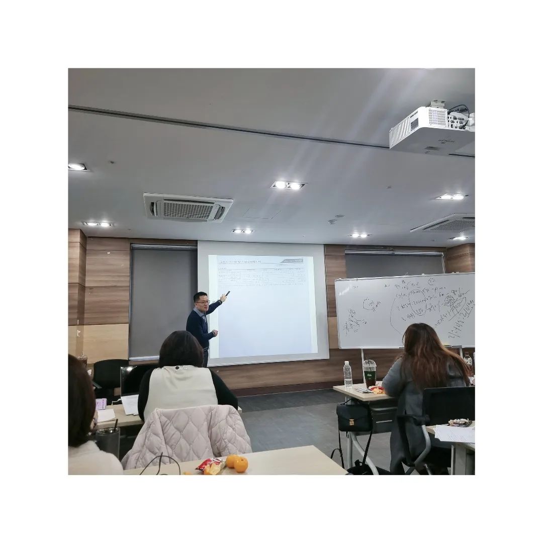 🍀앉아있는살~모든결과는 몸에 새겨진다
ㆍ
ㆍ
엉덩이를 붙이고 앉아 일이 끝날때까지 일어나지않는것
ㆍ
오랫동안 견디는 능력!
중요하지 않은일을 무시하는능력!
윙윙대는 파리들 소리를 무시하는 능력!
ㆍ
ㆍ
#자동차보험 #삶을대하는태도 #몰입 #버티는힘
#전지적자동차시점 #자동차사고보상처리 #운동하는보험설계사