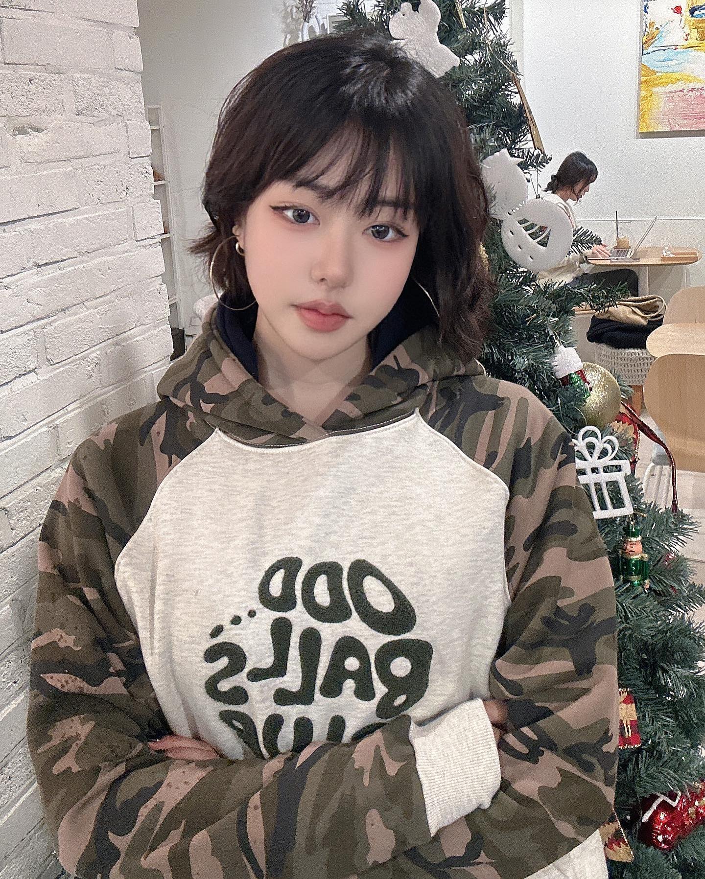 #협찬 #광고 / 지만 나의 찐 교복템 ,,🥺 부해보이지 않고 딱예쁜 오버핏에 카모포인트 , 따땃하고 보들한 소재까지 ,, 항상 내 원픽 후드티 💚 진짜 요거 하나면 꾸안꾸 코디 걱정 끝. 같이 코디한 바지도 핏맛집 기모맛집인거 세상 사람 다알면 좋겠다 !!! 
oddballs_club 💓💓💓💓💓
#오드볼스클럽 #oddballs_club #ootd #스트릿 #후드티