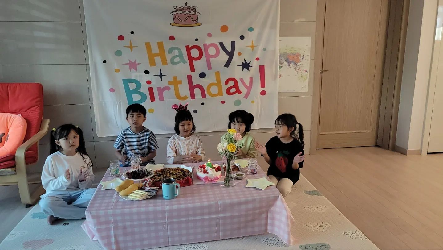 친구 생일파티 가서 신나게 놀고 온 다온이

착하고 밝고 예쁜 모습 그대로 쭉 자라줘 

#초등학생 #초딩 #귀여워 #생일파티 #친구 #일상 #hbd