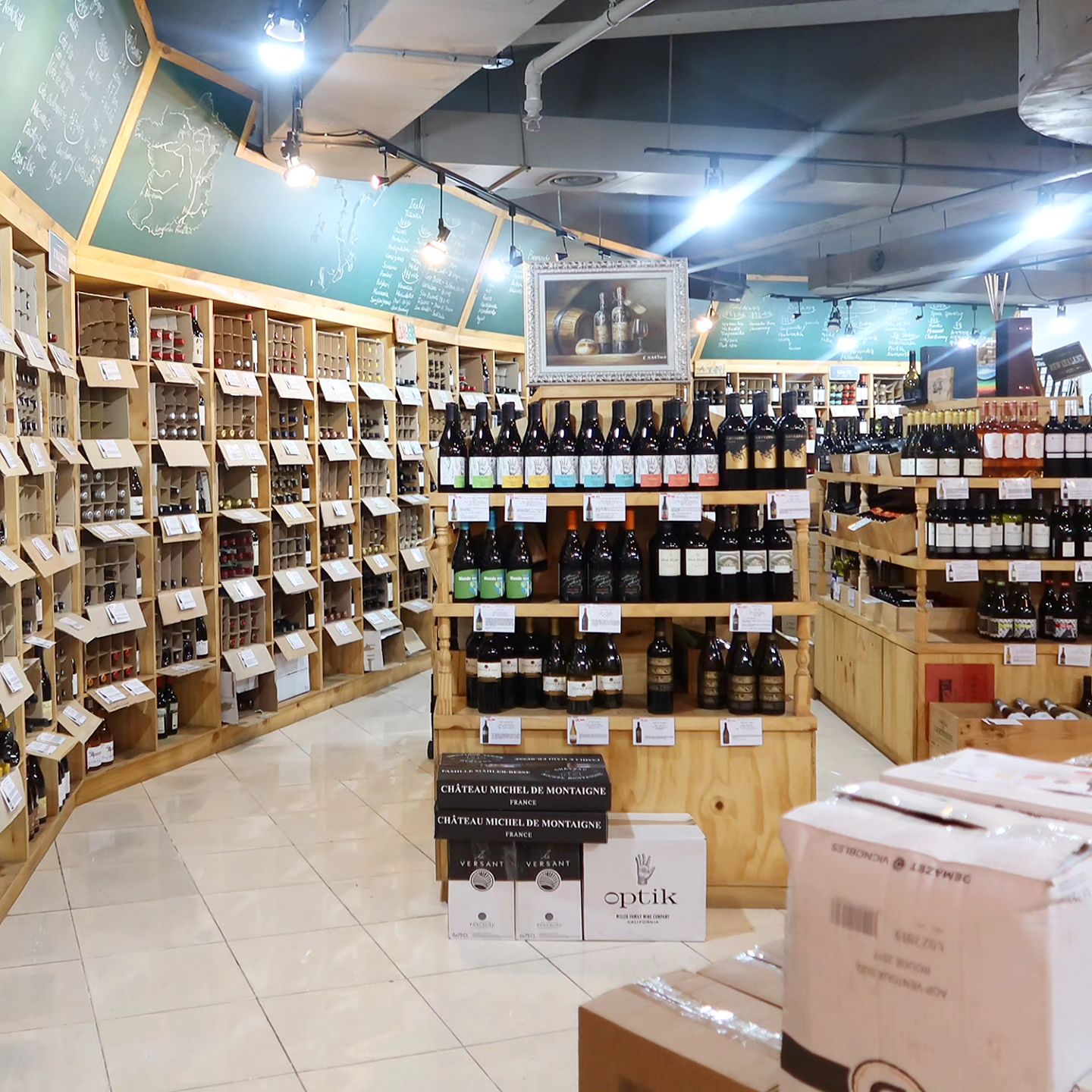 지인집들이 선물을 고민하다
와인 좋아한다는 소식듣고
근처 와인가게 찾다 선택한->와인지몽🍷

와인지몽은 이름 땜에 술집으로 아는데
편한  사람들과 함께즐기는 와인한잔의 꿈이라는 뜻이고 

전주 최대규모의 와인샵 이라그런지 
입장하는순간 대박 그자체 

종류가 다양하지만 편하게 볼수있도록
예쁘게 와인 정리가 정말 잘되있고 
스위트와인존🍷
샴페인 스파클링존🍾
나라별로  와인존이 각자 되어있고
논알콜와인존등이 있고 몰도바 영국왕실에서 선호하는 와인등 정말 많이 나눠있는데  
디자인과 설명이 다다르고 구경만 해도 시간 가는줄 모름

지인이 좋아하는 드라이한맛🍷을  직원분에게 여쭤보며 찾음
와인을 잘모르는 나라 계속 여쭤보고 하는데 싫어하지 않으시고 친절히 설명해주셔서  정말 감사함 

우리가 고른 와인정말예쁘게 포장해주심
너무 예쁘다고 하니 모든 와인은🍷 예쁘게 패키지 포장이 가능하다고 하심 

전주와인문화 아카데미도함께 진행하니 참석해도
너무좋을듯 🍾🍷🍸

와인 선물할땐 와인지몽에 와도 좋고 
다양한 가격대로 부담없이 골라 이벤트할때 기념일등함께 하면 좋은곳 

업체명: 와인지몽🍷
주소: 전북 전주시 완산구 온고을로 62 리더스빌딩 B1
.
.
.
#와인지몽 #전주와인 #전주선물세트 #전주선물추천 #전주선물 #전주집들이선물 #전주기념일선물 #전주와인선물 #전주와인매장
#전주와인가게 #전주와인아울렛 #와인추천 #와인샵 #와인 #전주와인샵 #파티용품 #파티 #결혼답례품 #전주결혼답례품