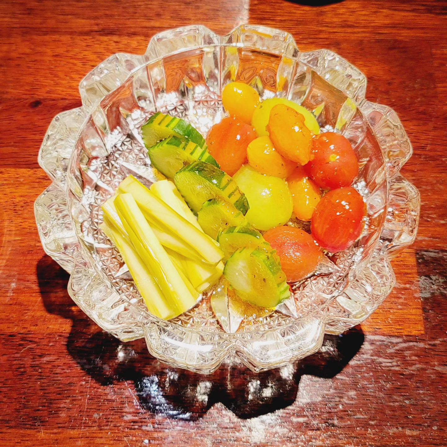 실로 오랜만에 동교동 근처로 놀러갔다 왔는데
산울림 여전히 맛있었고
국산 병맥주 7천원에 심히 충격받았고 ㅋㅋㅋ 젠장

#산울림1992 #신촌 #홍대 
#육사시미 #문어숙회 #수비드된장맥적 #토마토절임