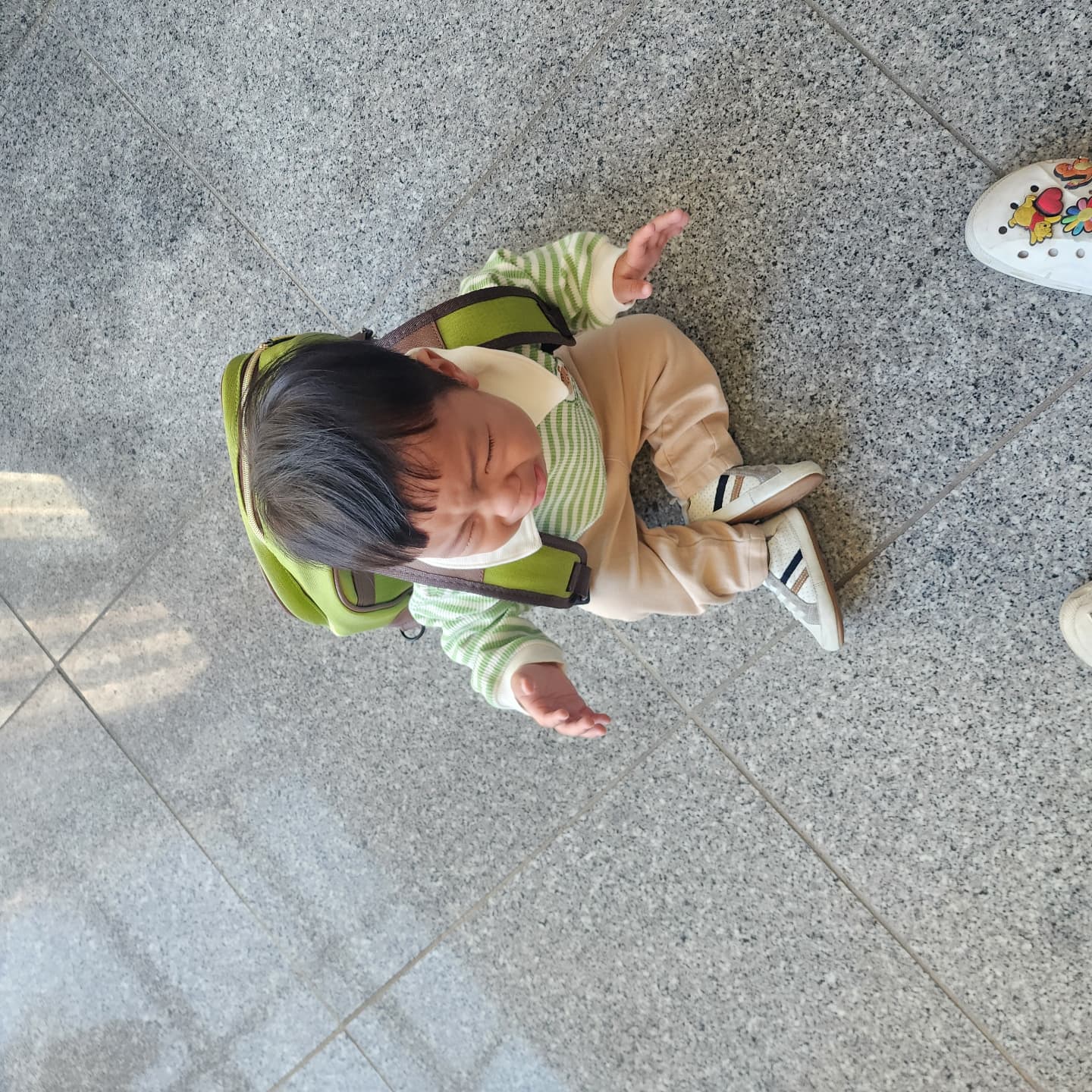 #지난일상 10.02
우리 준우 #어린이집첫등원
당분간은 1시간씩 보호자 동반으로...
제발 잘 적응해라^^
근데 왜 시작부터 이러는거냐 ㅋㅋㅋ
#뿌에엥 #입구부터울어버림 #화이팅
#육아일상 #육아스타그램 #육아기록 #기록스타그램 #얼집 #얼집등원 #어린이집 #14개월아기 #육아맘 #육아소통 #맞팔 #하트반사
