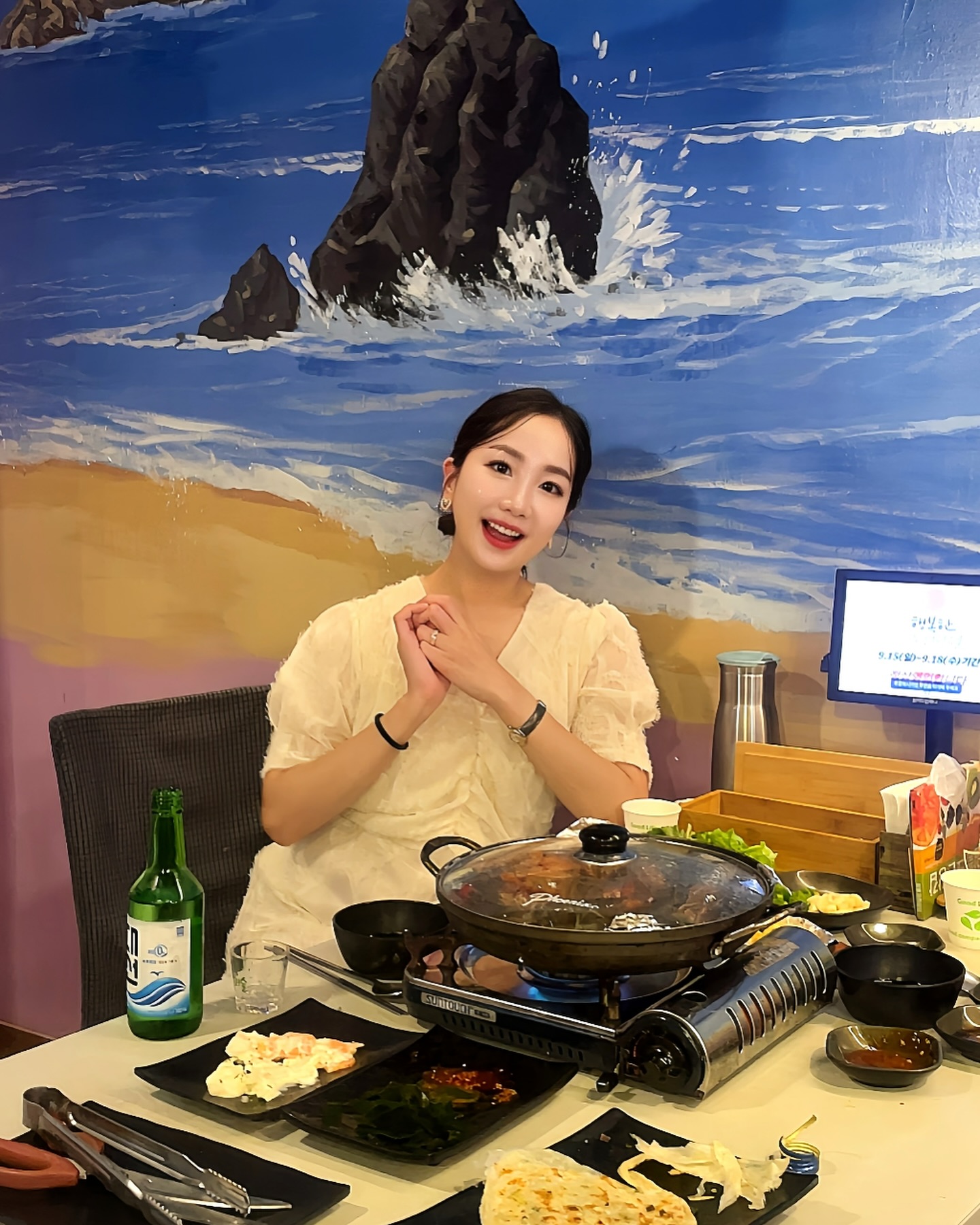 #추석연휴 오픈하는 #천안맛집추천 💗

#대하구이 #전어회 드시러 #입장 #용이네생선구이활어회 추천!
전어회 못 드시면 모듬회 구성도 맛도 훌륭하답니다 😍
#숙성회 제대로 식감 미쳤다리 미쳤고!!!
입안 가득 회의 신선함 전달이 제대로 된답니다 🥳

오동통한 새우도 천안 최고~~~
새우머리튀김도 진짜 맛도리~~~
서더리매운탕도 뼈 가득가득 얼큰함 가득~~~

지난번에 갔을 땐 전어 품절이라 못 먹고 왔는데
다음에 갔을 땐 전어회 꼭 먹고 올테에요 🥹💕