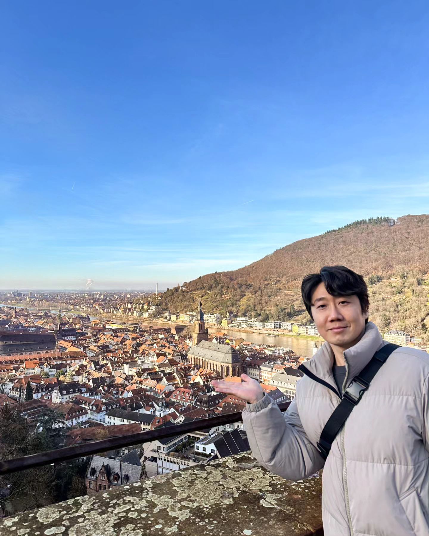 엠케이 비행 따라 독일 여행 🇩🇪
1️⃣
.
.
하이델베르크의 아름다운 경치를 감상할 수 있었던
중세시대의 아름다운 성
#하이델베르크성 
.
.
또 따라다니는 남자
#또따남
.
.
#독일여행 #중세여행 #🇩🇪
#프랑크푸르트여행 #프랑크푸르트근교여행
#하이델베르크 #heidelberg #heidelbergcastle
#강주부 #트래블강주부