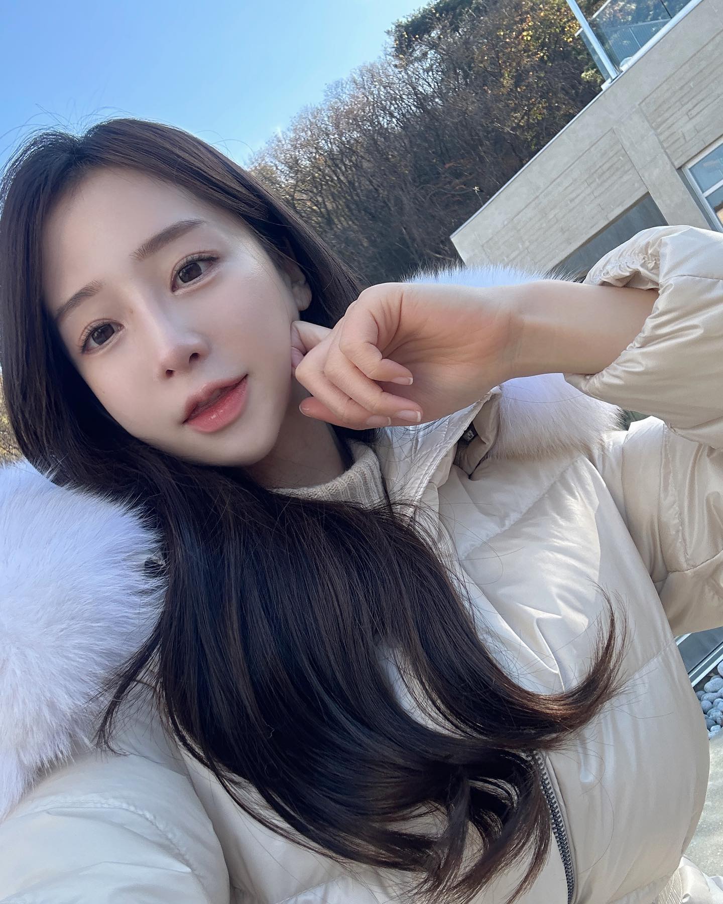 _
오늘업뎃알림 🤍
맘에드러서 율만에 셀카도 찌거봄🫶🏻