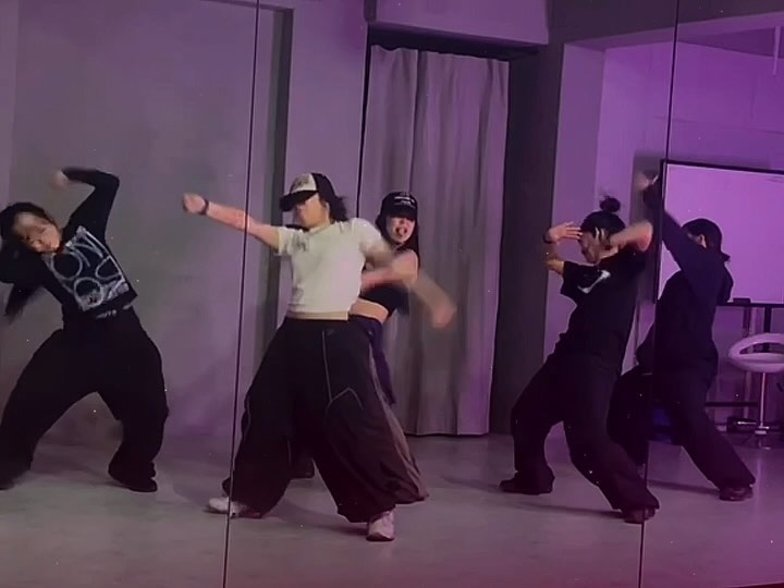 Your favorite pose? 🥵

#choreography daniel4sho 
#pose badgalriri 

with team_saltyyy 

#korea #dance #dancer #foryoupage #viral