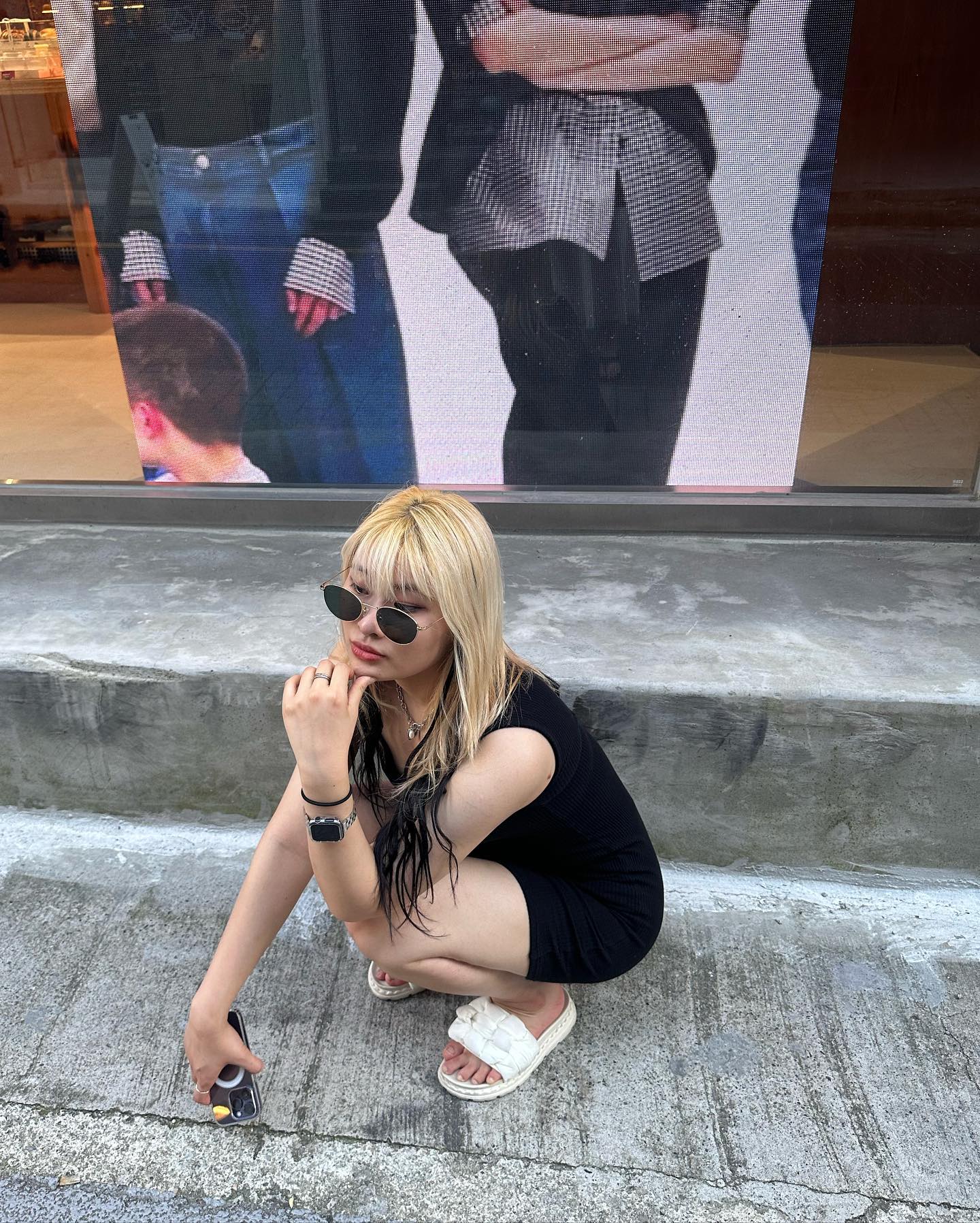선글라스 퀄리티,디자인, 착용감 전부 
하나도 빠지지 않고 너무 만족!ㅠㅠ

sunshine~😎

timid_freak