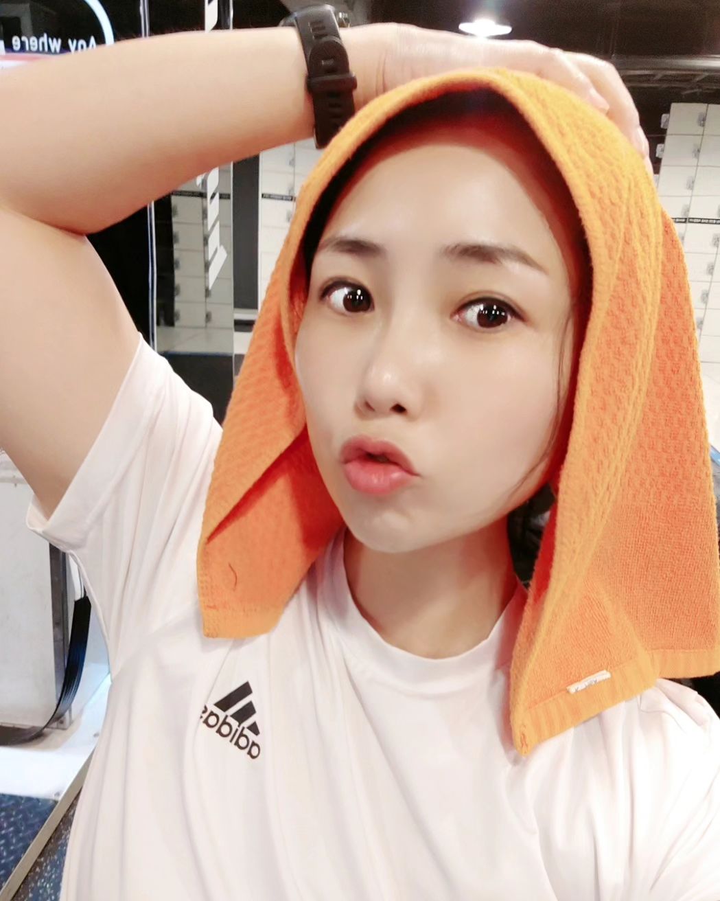 #오운완 #운동기록 💪🏋️

#20240506월  어린이날 대체공휴일 휴식
#20240507화  가슴(+이두)
#20240508수  레그데이🦵
#20240509목  어깨(+삼두)
 

비가 그친 후 오랫만에 푸른 하늘과 햇빛⛅
이번주 운동 가는길 자꾸 돌아다니다가...;; 늦게가서
스승님과 운동도 못하고 🙄
늦은 밤 외로이 혼자서 열운!! 💪💪

비오는거 좋아했는데...
이번 연휴엔 진짜 종일 와서 마지막날은
진짜 잠만 잔듯 ;;..... 이러다 우울증 걸리겠어 ...
사람은 진짜 햇빛을 보고 살아야 하구나 🌞☀️

 

#이운동의끝을다시써보려해3
#어버이날 #언니랑급만남 #스타벅스 #돌체콜드브루 1+1
#우이천 #우리동네고양이급식소
#김장김치 그리고 #족발
