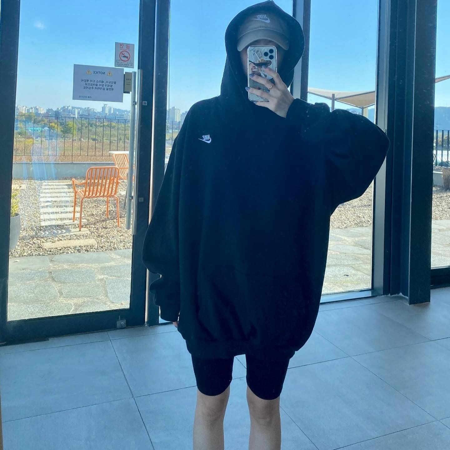 ​
성인기모 맨투,후드 바로배송 ❤️
바배수량이 많지 않으니
먼저 주문한 사람이 임자!
기모에요❤️
​
가을에 저희 상품 진행해보신분들은 아실꺼예요
아주 낙낙하고 원단도 짱좋아요 ㅎㅎ
​
얇은 기모아니예요 도톰 따뜻기모
이번엔 아주 큰사이즈로만 뽑아냈습니다
​
남여 공용 빅 사이즈!!
​
​
후드모자 두겹으로 제작해서
 흐물거리지않고 탄탄해요
후드는 배주머니도 있어서 활용도도 높아요:-)​
국내 정단으로 원단 무지많이 들어가지만
누르고 눌러봤습니다!
​
​
요즘은 큰사이즈가 대세!!
​
​
​
사이쥬 낙낙해서 남녀커플티 가능♡
​
​
​
​
색상,디자인​
맨투맨
크림.백멜.블랙(기모o)
​
​
​
후드
크림.백멜.블랙(기모o)
​
​
사이즈
원사이즈(남녀공용)​
가슴둘레130cm 총장70cm 팔길이65​
(후드는 총장이 쪼꼼 더 긴것같아요!)

​
​
배송 평일기준1-2일
바로배송
​
​
​
​
​
모델
160cm 45kg
​
빅사이즈 기모 성인 맨투맨&후드

#후드티 #맨투맨 #커플티 #커플룩 #후드티코디 #맨투맨코디 #바배 #초도물량준비완료 #dailylook #ootd #맘등원룩 #좋아요 #선팔 #맞팔 #팔로우