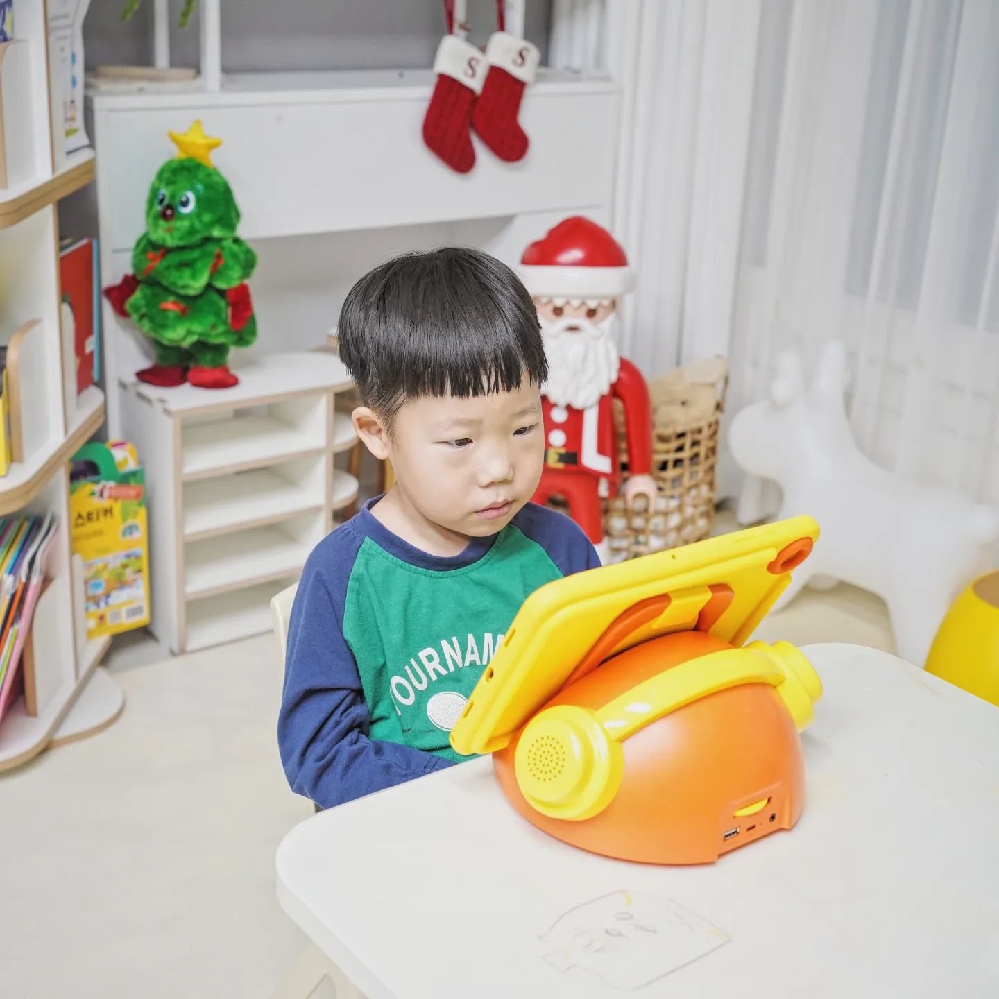 #협찬 #무상대여

요즘에는 사고력 수학이 대세!
원리를 이해하면서 생각을 키워가게 하는
사고력 수학을 잘 하는 아이로 키워야 한다는데
뭐가 뭔지 복잡...ㅎㅎ
평소에 수학적으로 생각하는 습관을 키우는게
제일 중요 하다고 하던데 엘리하이 키즈로
초등학교 수학 5개 영역인 수와 연산, 측정, 규칙성,
자료와 가능성, 도형이 연결된 커리큘럼으로 체계적으로
학습하고 있는 우리 수호 🩵

#엘리하이키즈 #메가스터디교육#유아홈스쿨링#유아학습지#유아스마트학습#유아영어 #메가스터디교육 #유아학습지 #6세학습지 #유아스마트학습 #유아패드학습