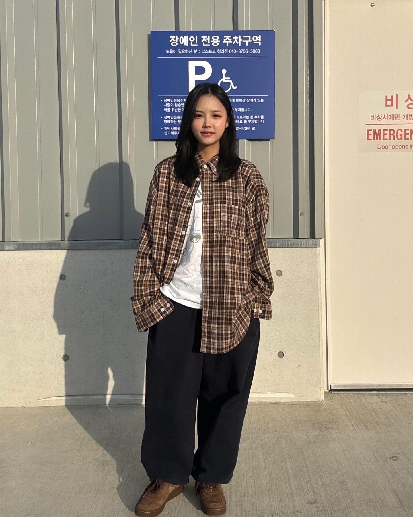 #협찬 

moderment_official 

요즘은 체크셔츠 필수자낭🤎

#데일리룩 #오오티디 #아웃핏 #캐주얼룩 #여자코디 #가을코디 #커플룩 #스트릿패션 #스트릿 #패션 #옷스타그램 #모더먼트 #무신사 #4XR #에이블리 #일상 #데일리코디 #코디 #instagood #followme #instalike #instastyle #フォロー 
#체크셔츠 #셔츠