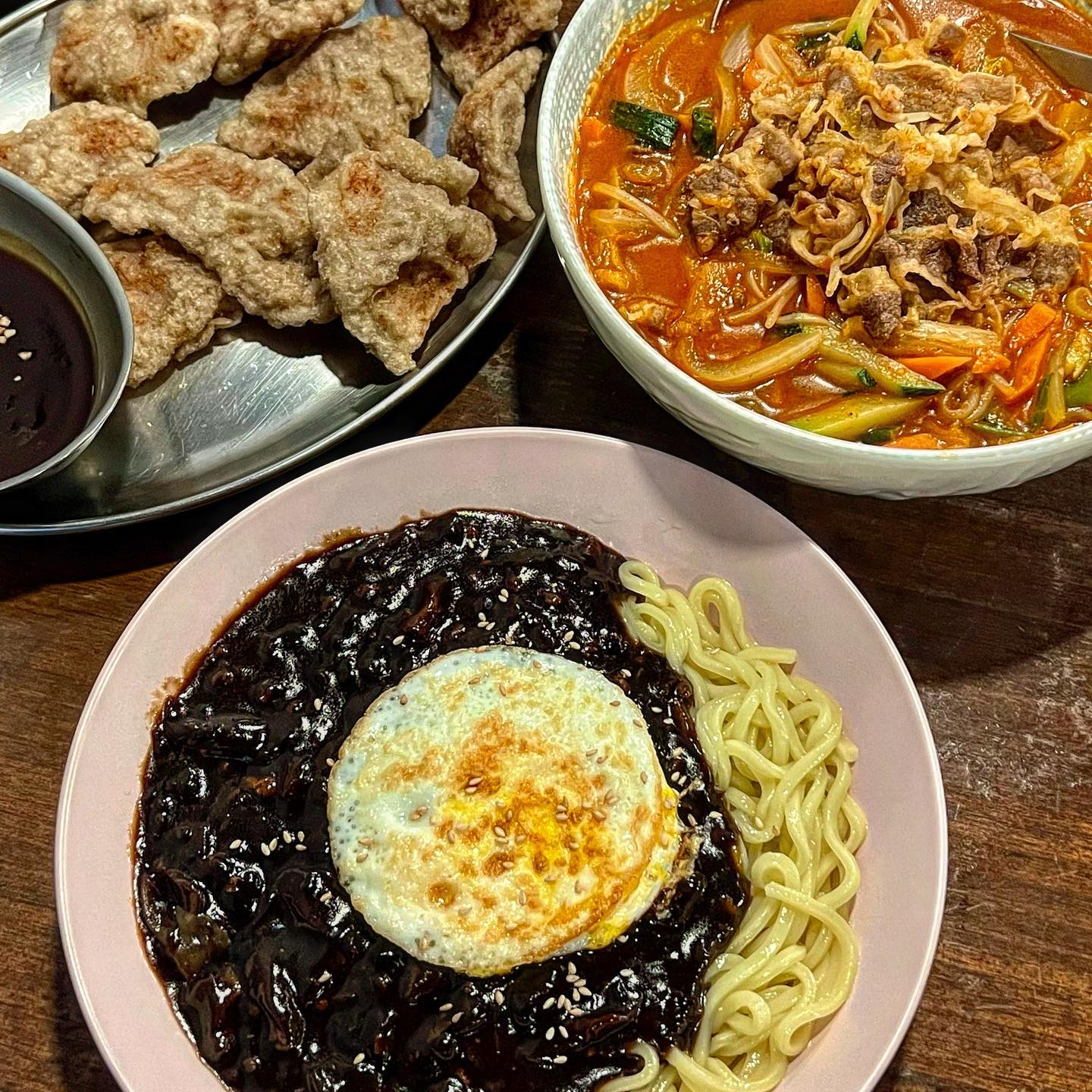 🍴#협찬 #머기마산 
#마산맛집 #마산양덕동맛집 #산호동맛집
#삼천도씨 #마산중식맛집 #마산고기짬뽕

웨이팅이 있는 맛집으로 소문난 삼천도씨
오랜만에 먹으니 더 맛있는건 비밀

짬뽕으로 유명해서 전에는 짬뽕 먹었는데
이번엔 짜장도 주문해봤어요 ◡̈ 

역시나 짬뽕 못지않게 존맛탱이었고
찹쌀탕수육은 말해뭐해 •• 
쫀득한 튀김과 같이 주는 로제 소스가 잘 어울립니다

#맛있다그램 #먹스타그램 #꿀맛 #존맛 #존맛탱 #핵존맛