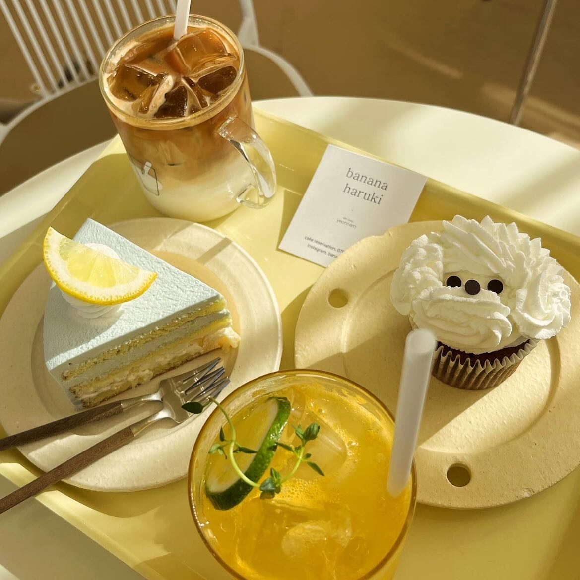 banana haruki 바나나하루키
레몬케익 젤 조아하는데,
여기 퓨어레몬케익 넘 맛있음 🍋💛
댕댕이 컵케익 넘 귀요미 🐶😍

📍 서울 마포구 동교로38길 6 3층 바나나하루키 

#연남동카페 #연남동핫플 #연남카페 #홍대카페 #상수카페 #바나나하루키 #레몬케익 #레몬케익맛집 #연남카페추천 #bananaharuki