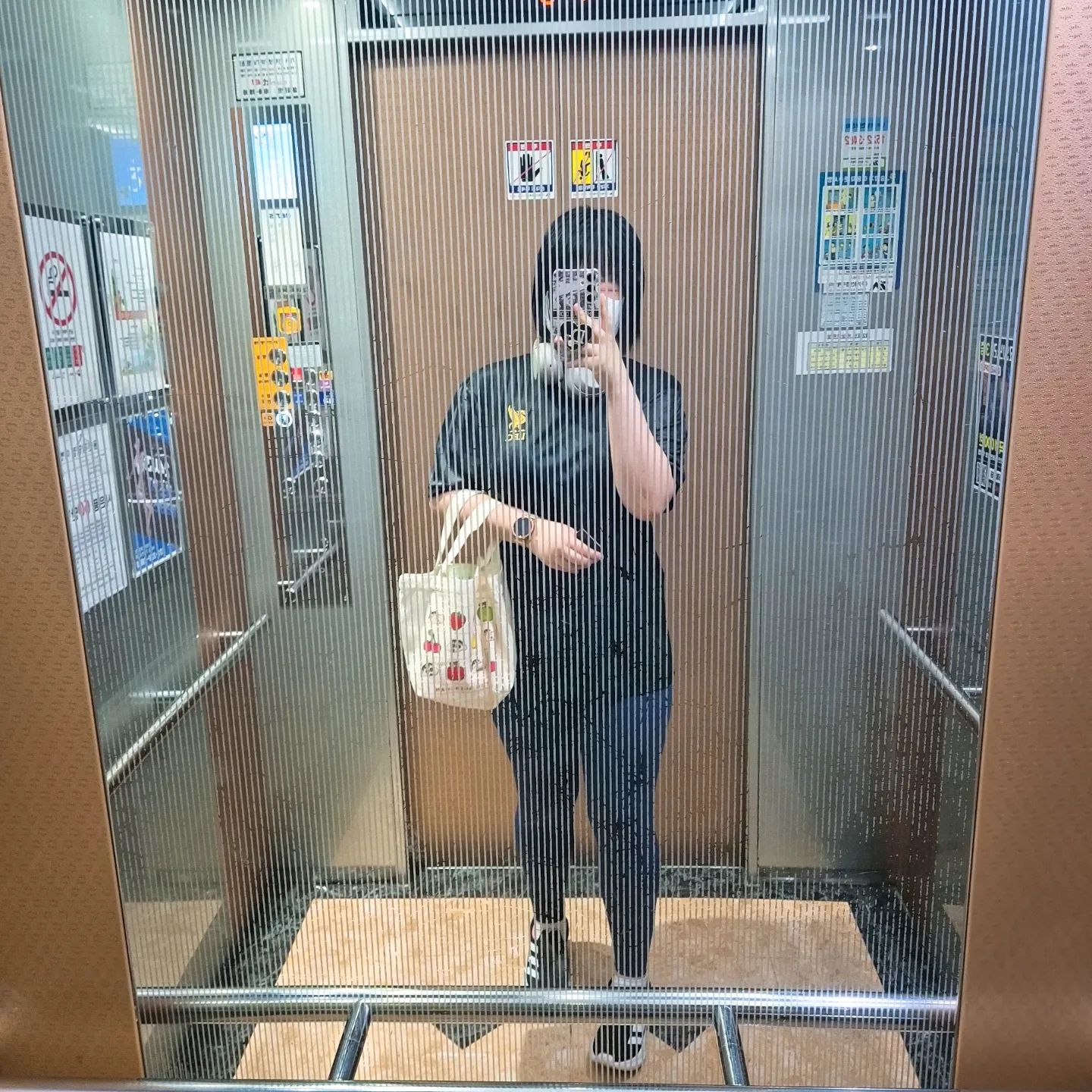 #240619 #운동기록_미니
#오운완

#오버더피치 에서 산 꼬까옷 입고🏋‍♀️🏋‍♀️
흏 오늘 진짜 덥네🥲🥲
운동 처음 시작했을때보다 나 어깨 근육 많이 커진듯🤩
운동 포기 안한 내자신 칭찬해🍀