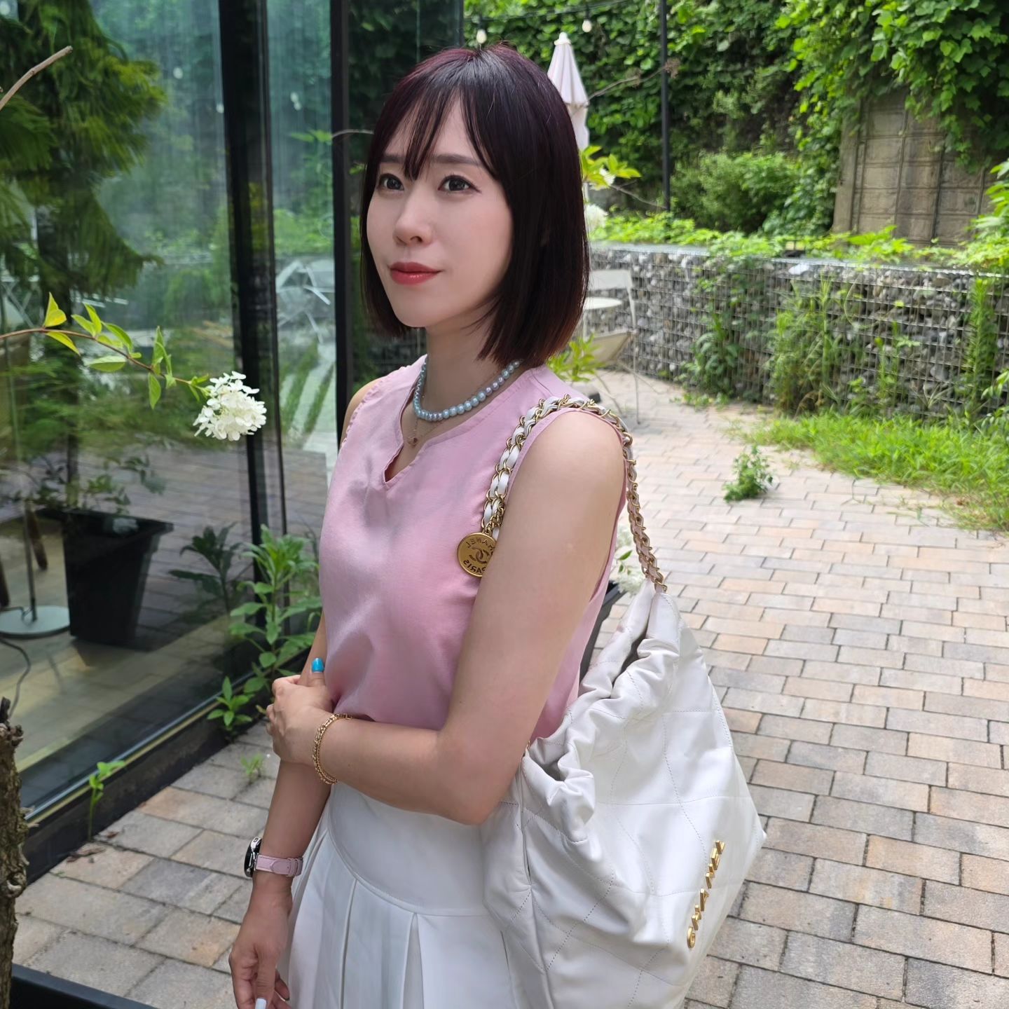 💜 입으면서 뭔가,, 딸기우유 생각나는 착장이었어용ㅋ🍓🥛⠀
으아...정말 너무 덥네요,,🥵
오후시간도 파이팅하자구용!❤️⠀
⠀
⠀
⠀
#딸기우유먹어야겠다 ⠀
#샤넬 #22백⠀⠀