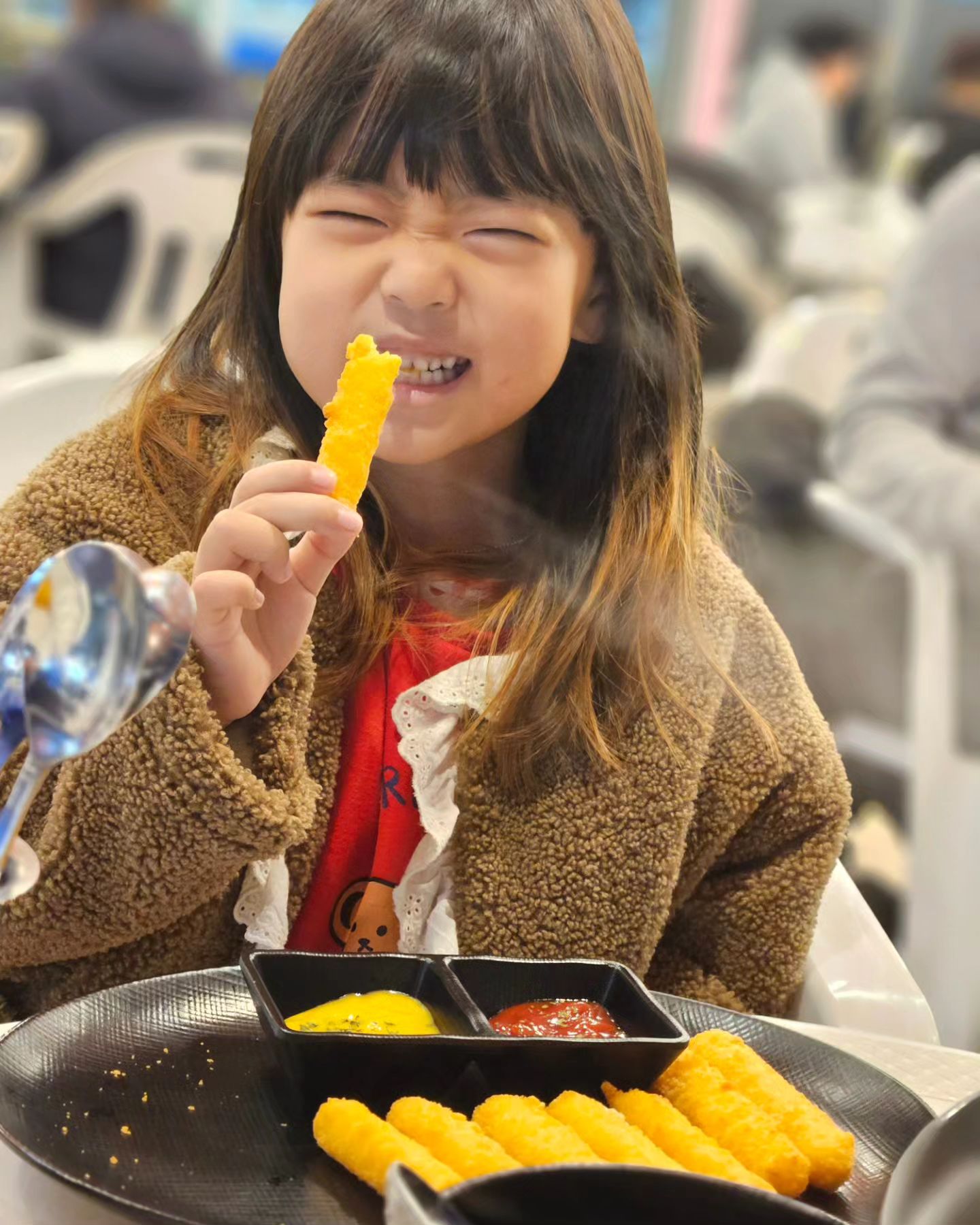 주말 마무리는#별밤포차
슬이가 오고 싶었던#별밤포차
돌문어 외치며 들어 온 윤슬이인데
돌문어튀김이라고하니 치즈스틱으로 변경
안주 저렴하니 다시켜 다시켜

#다사술집#다사맛집#야외포차#포차술집#동네맛집
starnight7942