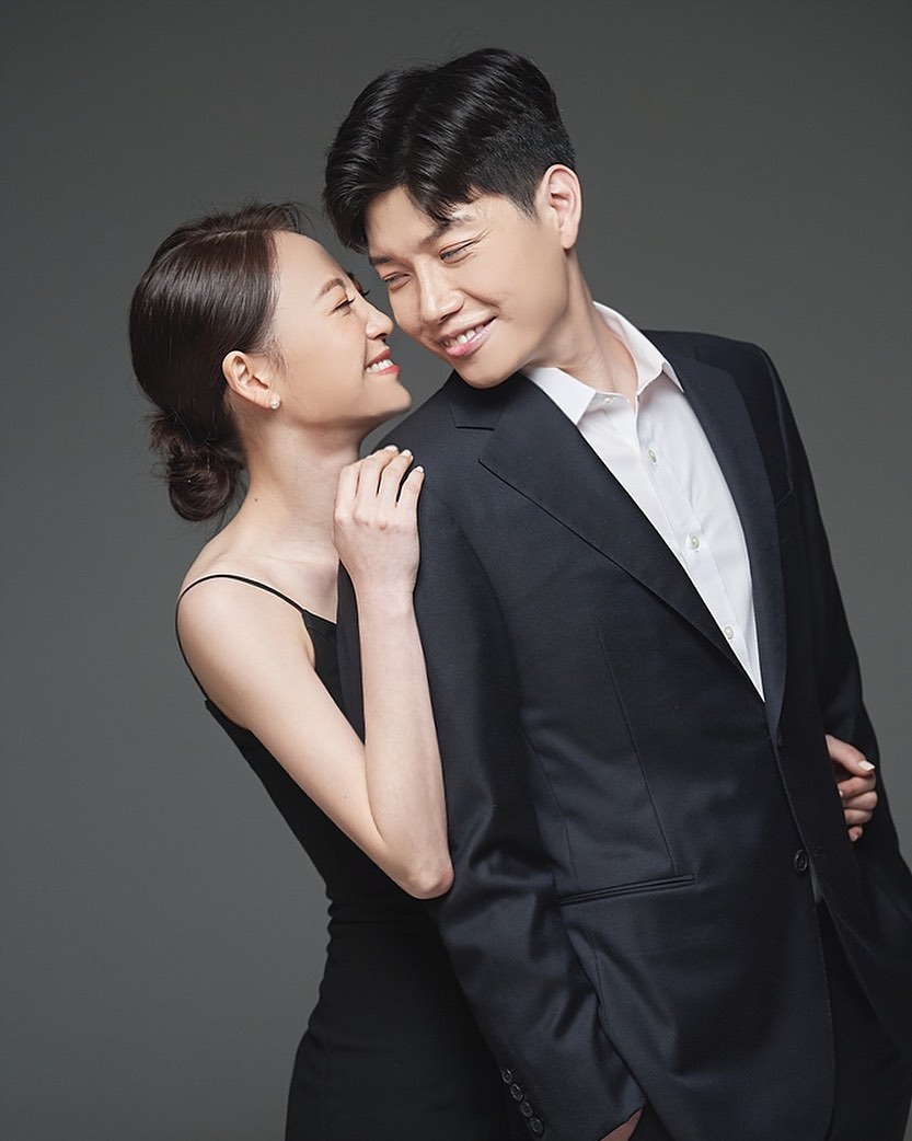 2023.02.01 
결혼 3주년😎 올해는 둘이 아닌 셋👨‍👩‍👧 
얼른 윤솔이랑도 사진찍으러 가자❤️
앞으로도 윤솔이랑 행복하고 재밌게 잘 살아 봅시당😉
#결혼기념일 #테이크마인드