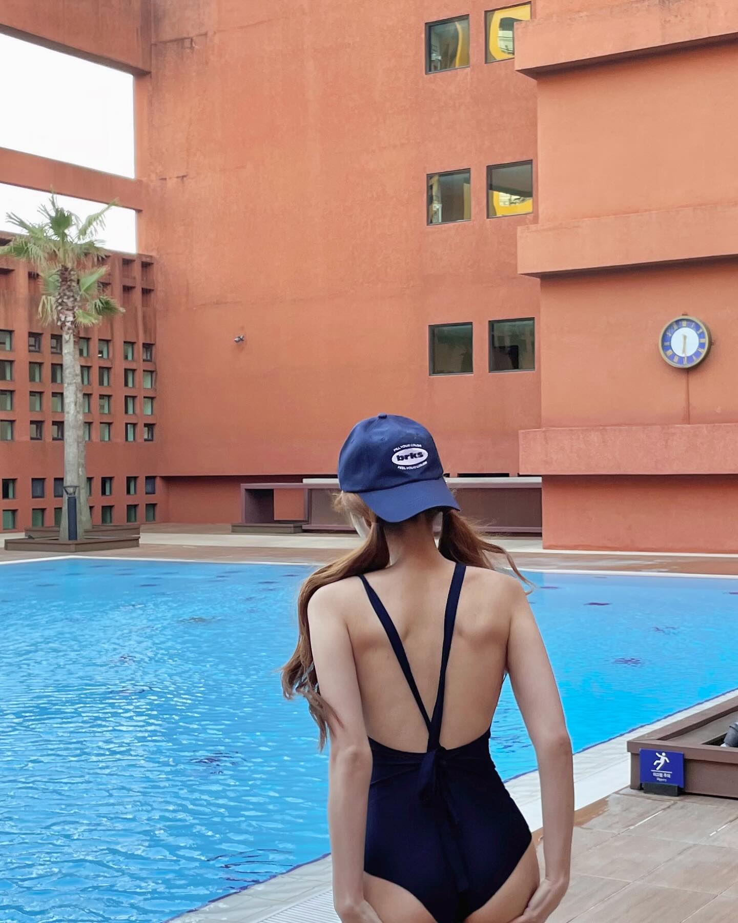 어쩌다보니 뒷모습밖에 없는 웰시코기의 물놀이 🏊🏻‍♀️

#물안경이필요해 #브릭브릭스 #breakbricks