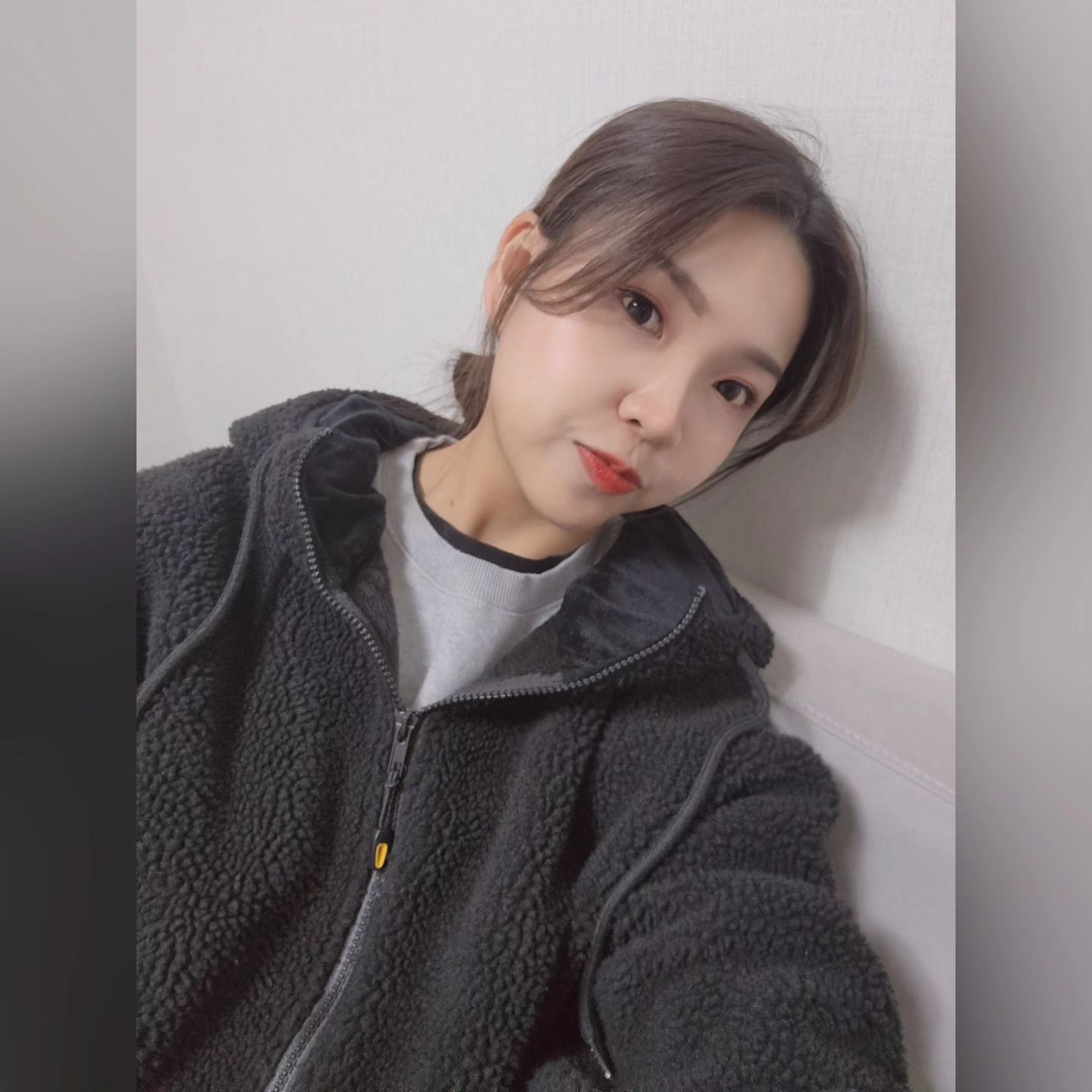 👍🏻👍🏻
거의 매일 3~4시간 자면서
준비한 내 공간🫶🏻
 
더욱 더 내 공간으로 만들고 싶어서
더 잘하고 싶어서
더 완벽하고 싶어서 
열심히 열심히 준비했는데
교육받을 때도 다들 잘한다 잘한다 해줘서
더욱 더 잘 하고 싶었다.
그래서 진짜 잠은 사치스럽다고 생각했고
열심히 배로 노력했다.

더 완벽하게 준비하느라
이것저것 준비하느라 
주변에 많이 알리지도 못했지만
다들 축하해 주시고 첫날부터 와주셨는데
신경도 못 써줘서 미안한 마음이었지만
오히려 이해해 주는 좋은 사람들,,,👍🏻

더 열심히 일해서 다 보답하겠습니다🫶🏻

축하해주고 응원해주고 모두모두 너무 감사함니댜
1일차도 무사히 지나가고 2일차는 더욱 무사히 지나가면서
이제서야 긴장이 풀렸다 ㅋㅋㅋㅋㅋ 
오늘은 3시간 말고 2배로 많이 자야징!

이 마음 절대 잊지 말고 변치 않기 위해
오랜만에 피드에 주절거리기❣️
모두 감사합니다 🙏🏻

#글이 거의 #에세이 수준 ㅎ
ㅋㅋㅋㅋㅋㅋㅋㅋㅋㅋㅋ
#초심 #화이팅 #빠이아!!