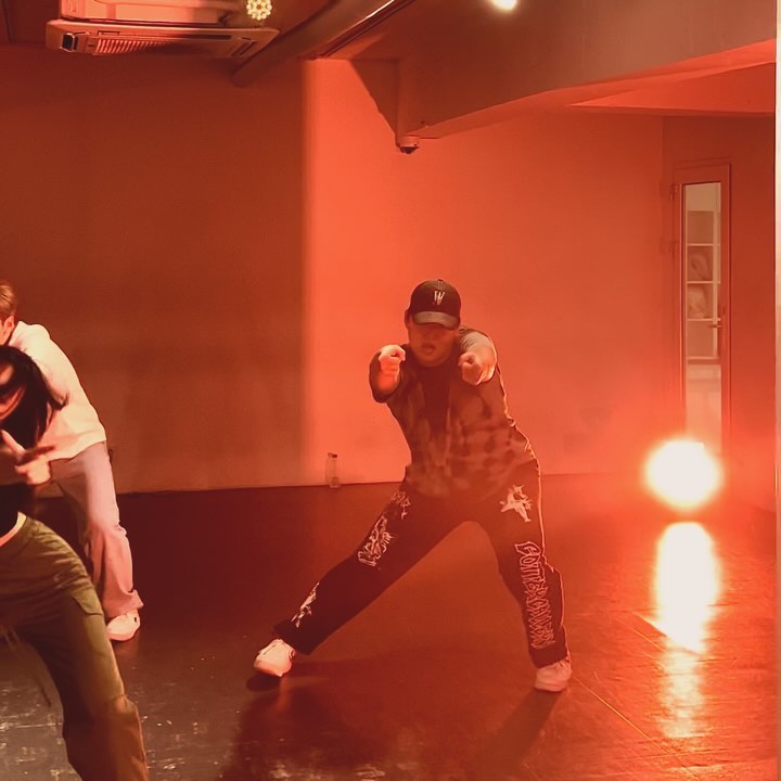 + Standing Next to You +
bts.bighitofficial #jungkook #standingnexttoyou 
_soyuland_ #choreography #choreographer 
ofd_onlyforward 
오늘도 선생님 덕에 완전히 행복댄싱🥰 선생님표 쾌감 가득 안무 제가 진짜 좋아합니다🤤 저희 계속 재밌는 거 많이 해요~!~!❤️

#dancevideo #choreo #dancer 
#방탄소년단 #정국 #bts