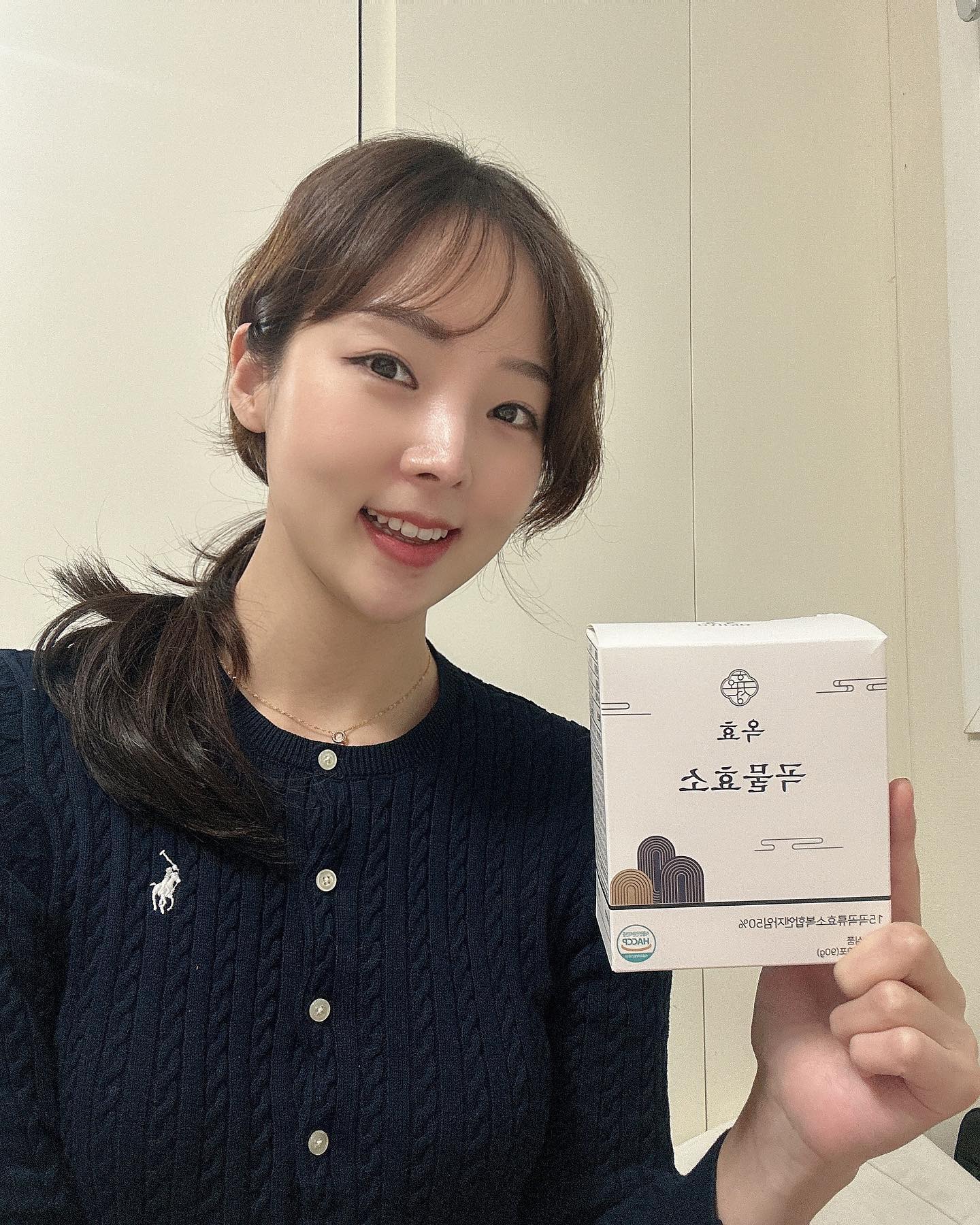 나이가 들수록 몸에 효소가 줄어들어
소화가 어렵고 장내 독소가 쉽게 쌓임🥹

불규칙한 식습관, 식사 후 찾아오는 더부룩함🥲
그래서 효소는 매일 빠짐없이 먹고 있는데,
이번에 효과 본 #옥효곡물효소 
황국균을 이용한 자연 발효 고역가수치 효소라 
몇 포만 먹어도 속이 편해지는 것을 느낄 수 있다.

연말이라 술자리가 잦은 요즘, 
탄수화물 분해에 효과 톡톡히 보고있는
 #옥효곡물효소 로 관리해 보세요❤️

#휴온정 #옥효 #옥효곡물효소 #효소 #탄수화물분해 #유지어터