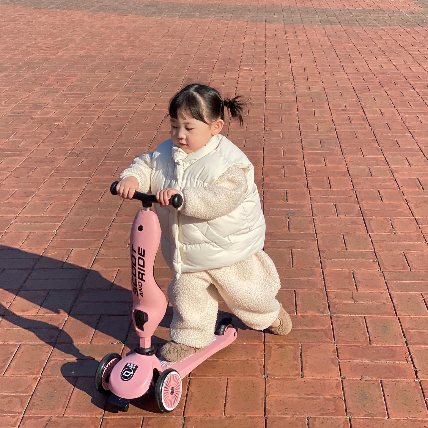 연휴 마지막날도 알차게 보냈다! 
하루도 쉬지않고 린이랑 추억 만드느라 바빴던 오빠랑 나. 셀프 칭찬해🍻이제 다시 일상으로 돌아갈 시간.. 내일은 등원시키고 하원시간까지 절대 절대 깨지않을거야,,🙃

#연휴끝
#29개월아기