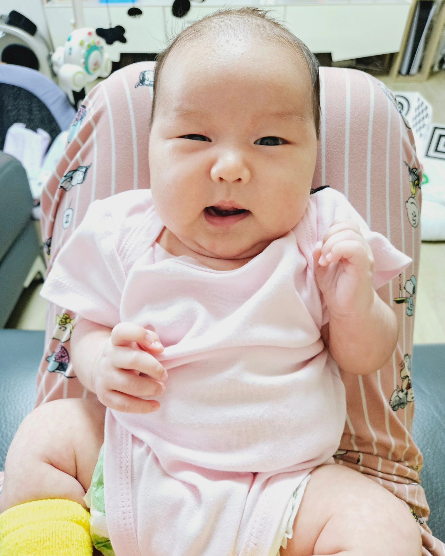 사랑스런 채하야~
잘먹고 잘싸고 잘자줘서 고마워♡
내 감기야~ 물러가라!!
채하한테 옮길라 하루종일 마스크 쓰고 있는중
#사랑스러운아기 #니가제일예뻐 
#누가머래도넌사랑이야❤️
