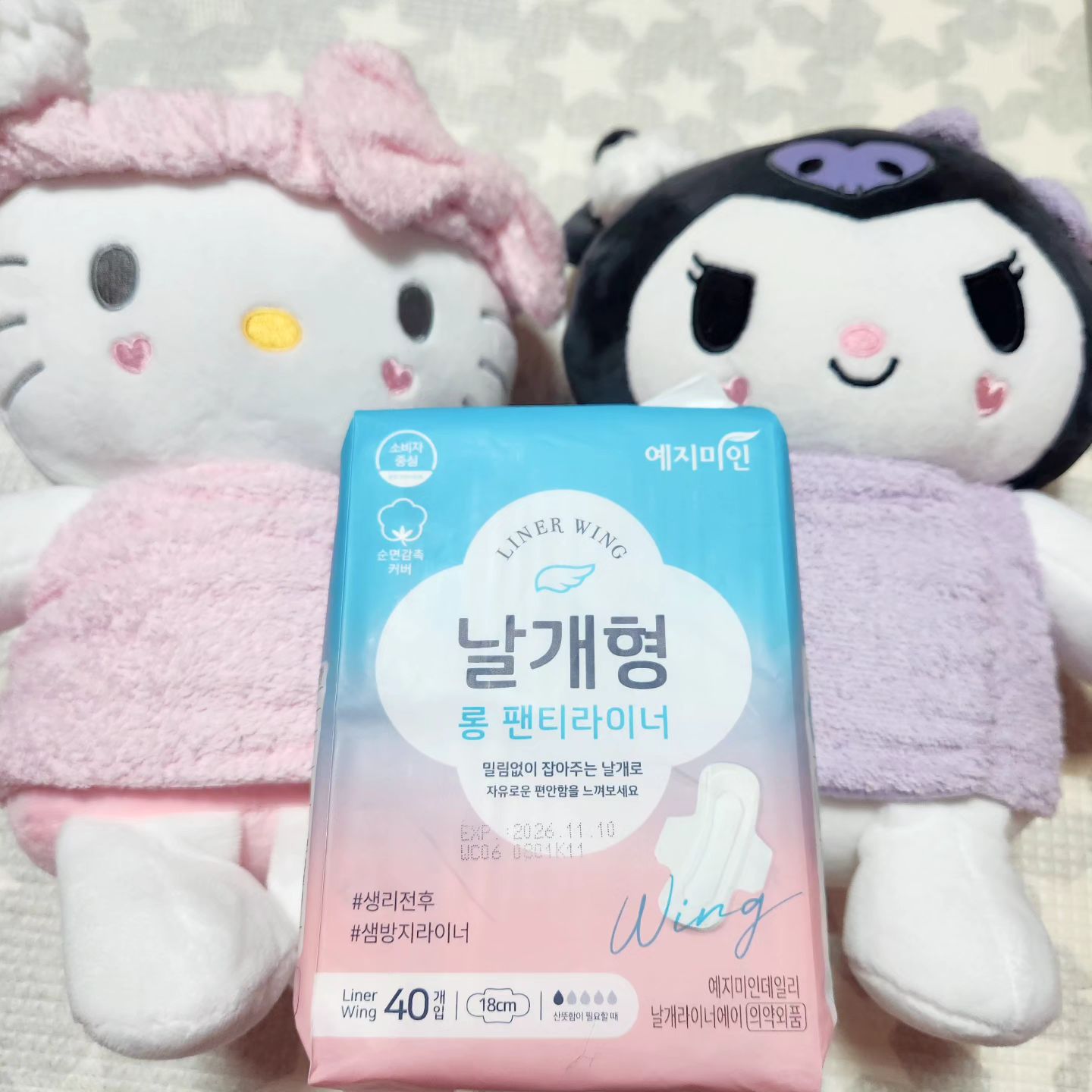 #광고 #협찬

이번에 제가 예지미인에서
❝날개형 롱 팬티라이너❞를 협찬 받았어요~♡

제가 기존에 사용하던 기본 라이너는 날개가 없어서 그런지 좀 밀리거나 장거리 이동시 라이너하고 오래있다보면 간지러움도 있는데 이번에 받아서 사용해보니 요건 부드럽고 밀림도 없어서 넘 좋아요👍👍

장점을 설명드리자면!
✔️날개! 밀리지않는 편안함? ㅎㅎ
✔️사이즈&흡수력! 18cm로 불안함 덜어주고 흡수력도 짱!
✔️이중샘방지! 360도 샘방지라인에 옆선에 샘방지선으로 이중으로 막아줘요!!
✔️가격부담 다운! 소형대용으로 사용 완전 가능해서 가성비도 굿굿!!

이렇게 넘 좋아서 일반 라이너보다 넘 좋아요♡
올리브영 온라인몰이나 쿠팡등에서 편리하게 구매 가능!!

소형대신 사용가능해서 더욱 좋은것 같아 활용도 갑입니다👍👍
마법기간 시작전이나 후에 걱정될때 사용도 씹가능입니닷😍

라이너 고민하시는분들한테 진짜 강추드려요❤️❤️

#예지미인 #날개형롱팬티라이너 #팬티라이너 #편티라이너추천 #날개라이너 #올리브영팬티라이너 #위생용품 #여성용품