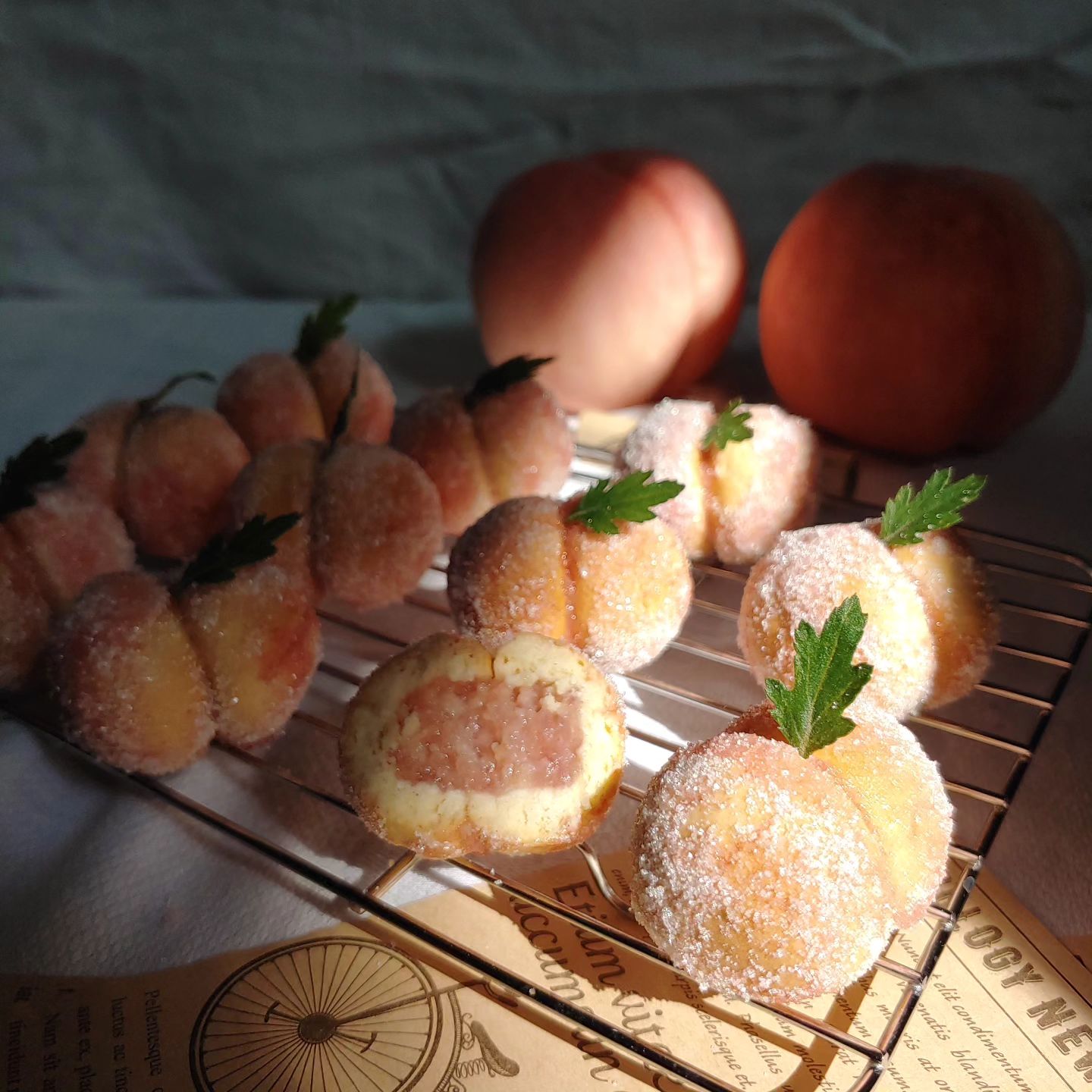 복숭아 쿠키🍑(peach cookie)

복숭아 모양으로 성형하고 속에는 복숭아 조림를 채워 만든 쿠키예요!!♥

만들기는 좀 번거롭지만 만들고 나니까 좀 귀엽다? 싶었어요🥰

이제 복숭아철도 다 지나갈 때가 되어가서 곧 내년을 기다릴 때가 오는 것 같아요ㅠ
.
.
.
.
.
.
.
.
.
#복숭아쿠키 #복숭아베이킹 #복숭아디저트 #여름디저트 #쿠키 #쿠키스타그램 #peachbakery #peach #peachcookies #cookie #cookies #baking #cookiestagram #dessert #디저트