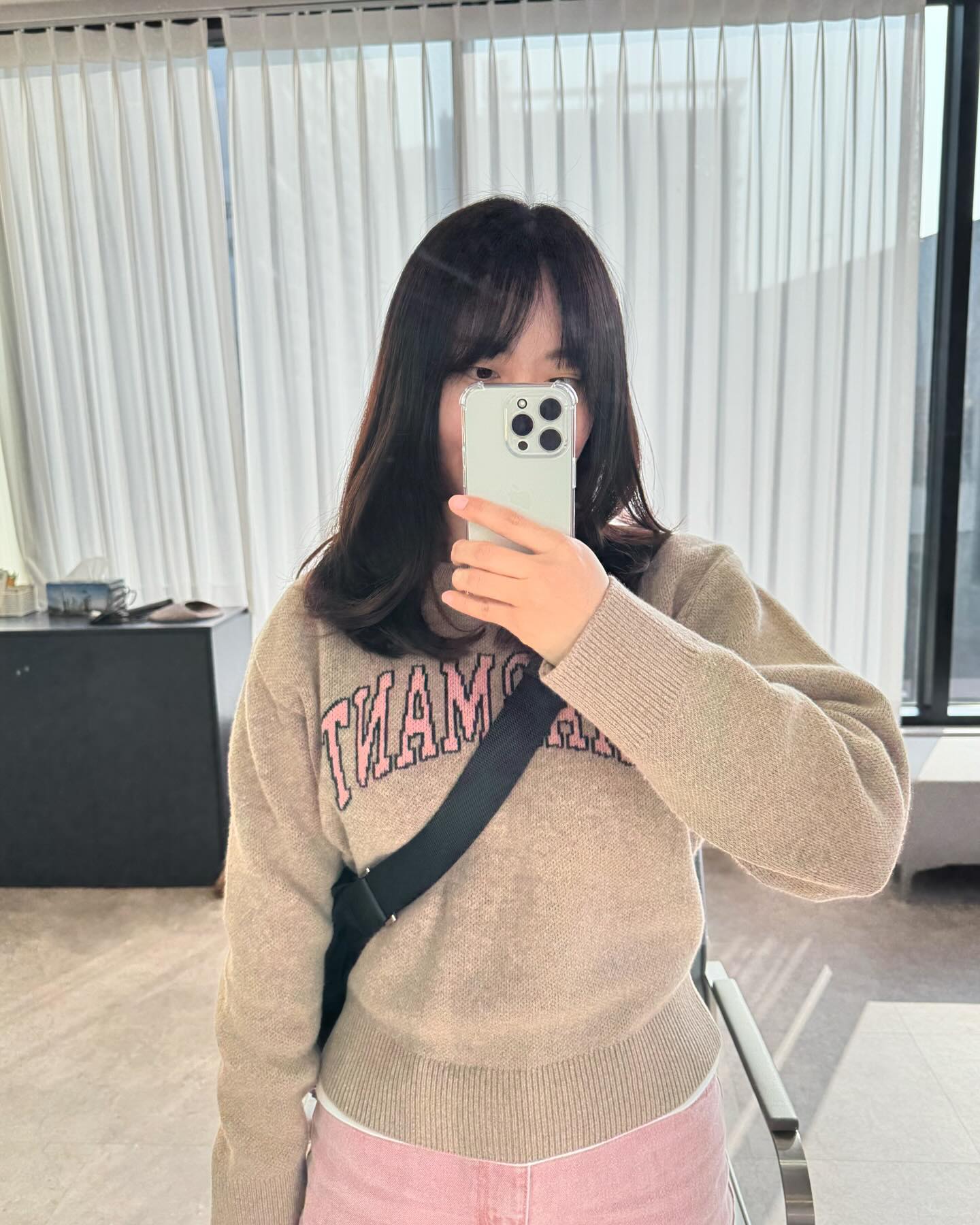 멜크,,
내가 이렇게 핑크를 좋아했나 싶은 요즘
핑크템 그득그득,,,🎀
며칠 뒤면 나 34ㅋㅋㅋㅋㅋㅋ😇
숫자 따위에 연연하지 않으....꺼야,,,
교정기도 드디어 뺀다아!

#데일리룩 #오오티디 #그로브 #니트코디 #겨울니트 #슬로우앤드 #팬츠코디 #sacainike #nikesacai #사카이나이키 #메리크리스마스 #90년생 😇