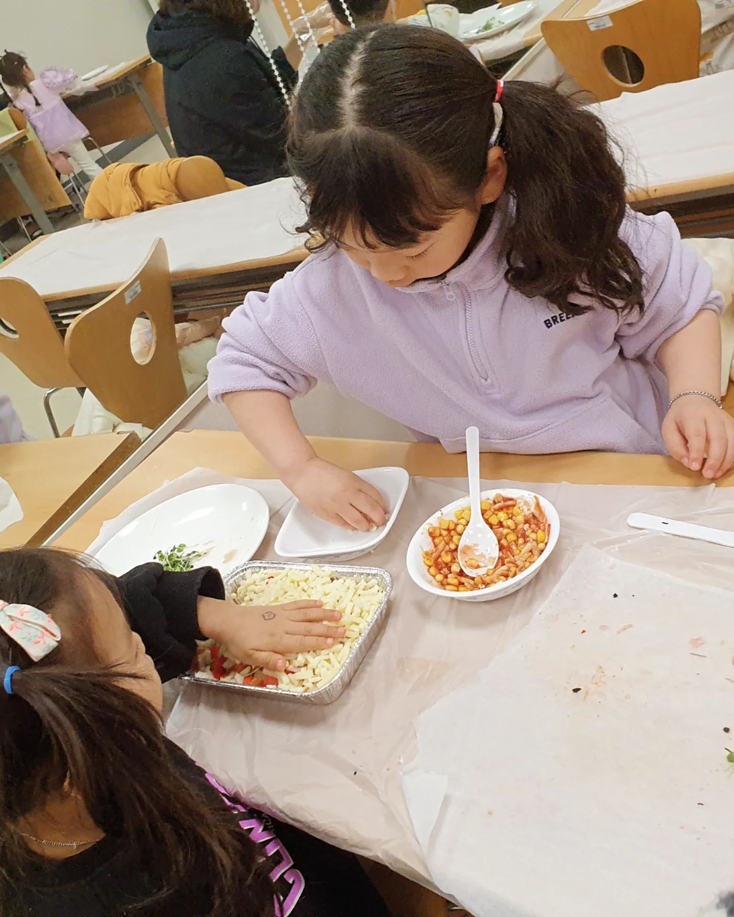 3.1절🇰🇷🇰🇷문센데이~!
따유리언니랑 태극기 피자만들기🍕🍕 비쥬얼은 태극기 피자가 나왔어야했으나
그러지못해 아쉬웠...ㅋㅋ
그래도 우래기들 만든 피자는 꿀맛이었다👍

#삼일절🇰🇷#홈플문센#피자만들기🍕