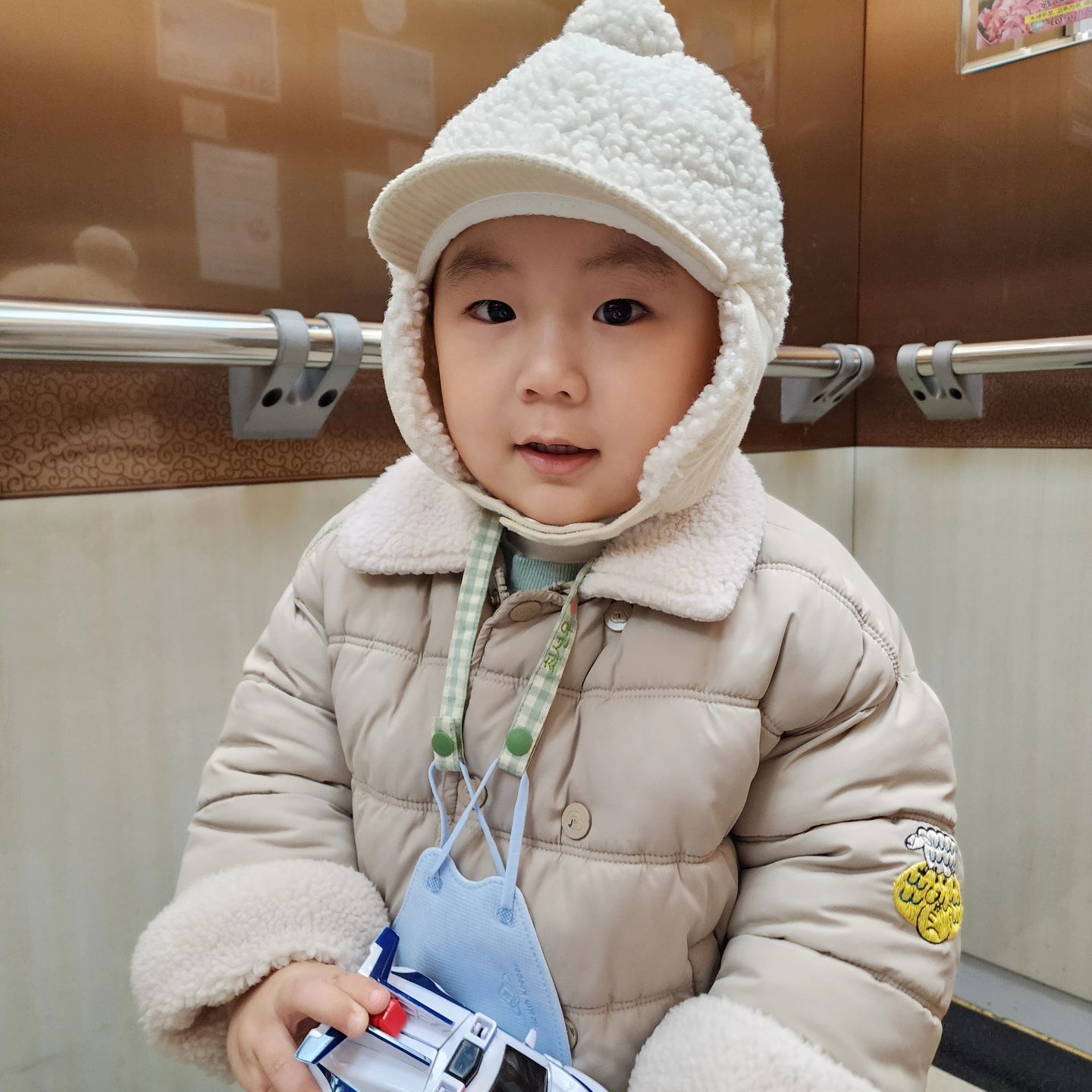 곧 하원시간💜
오늘도 귀여운 둘찌🧒💖

#3살#34개월#생후1056일#흰소띠맘#얼집등원#등윈길#사랑둥이#아들맘#일상#데일리#육아소통#육아맘