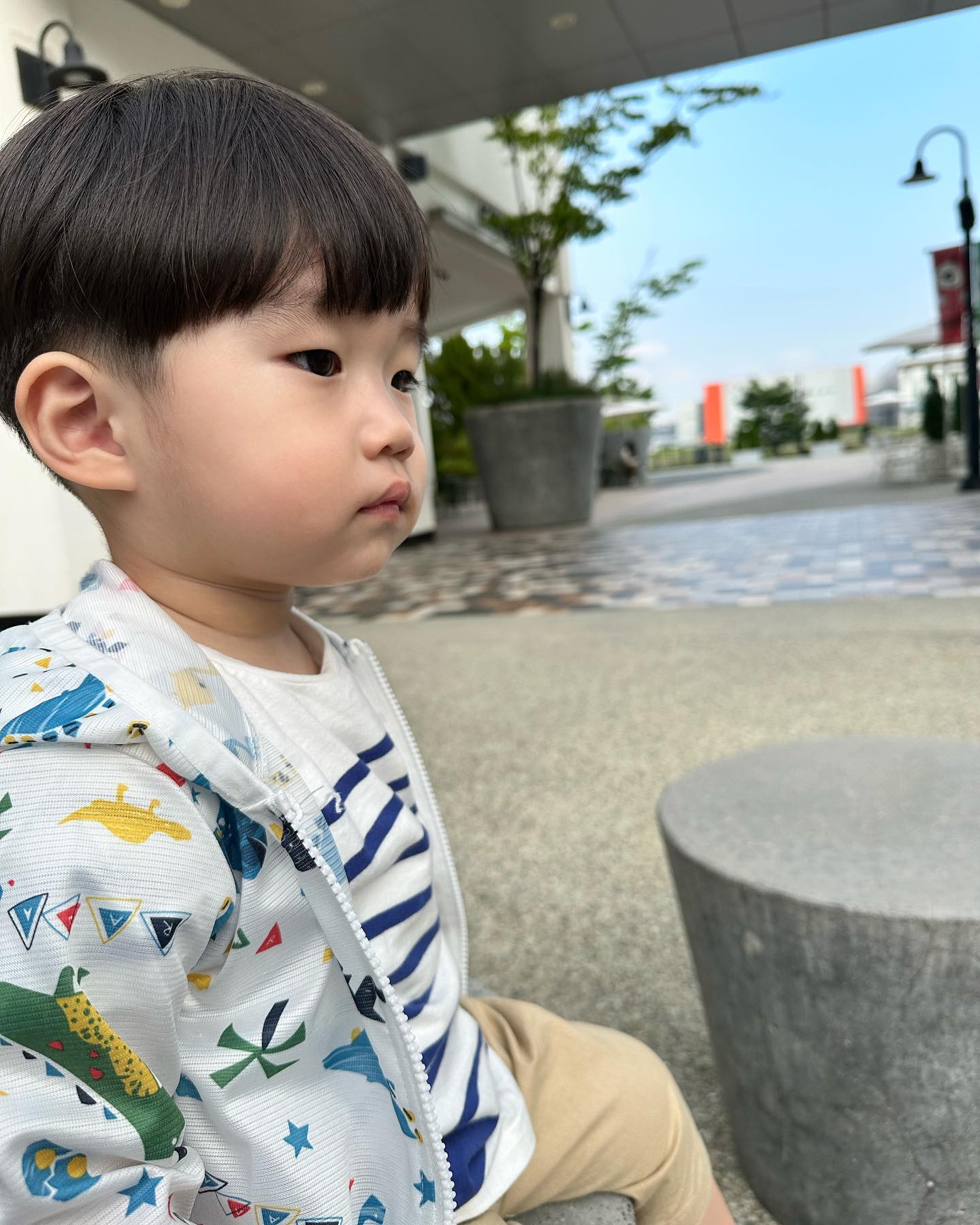 #주누❤️

아이폰14프로로 바꾸고 첫사진들 
아니 사진너무잘나오니까 
계속 찍사하게대자나...
(그와중에 엄마가 고슴도치라 다 예쁜건 함정)
킥보드사줄라고 아울렛갓는데 
일도관심없어서 돌아온...
(사준대도싫대 나중에 자전거나사자)

#25개월아기 #육아스타그램 #김포현대아울렛 #육아일기
