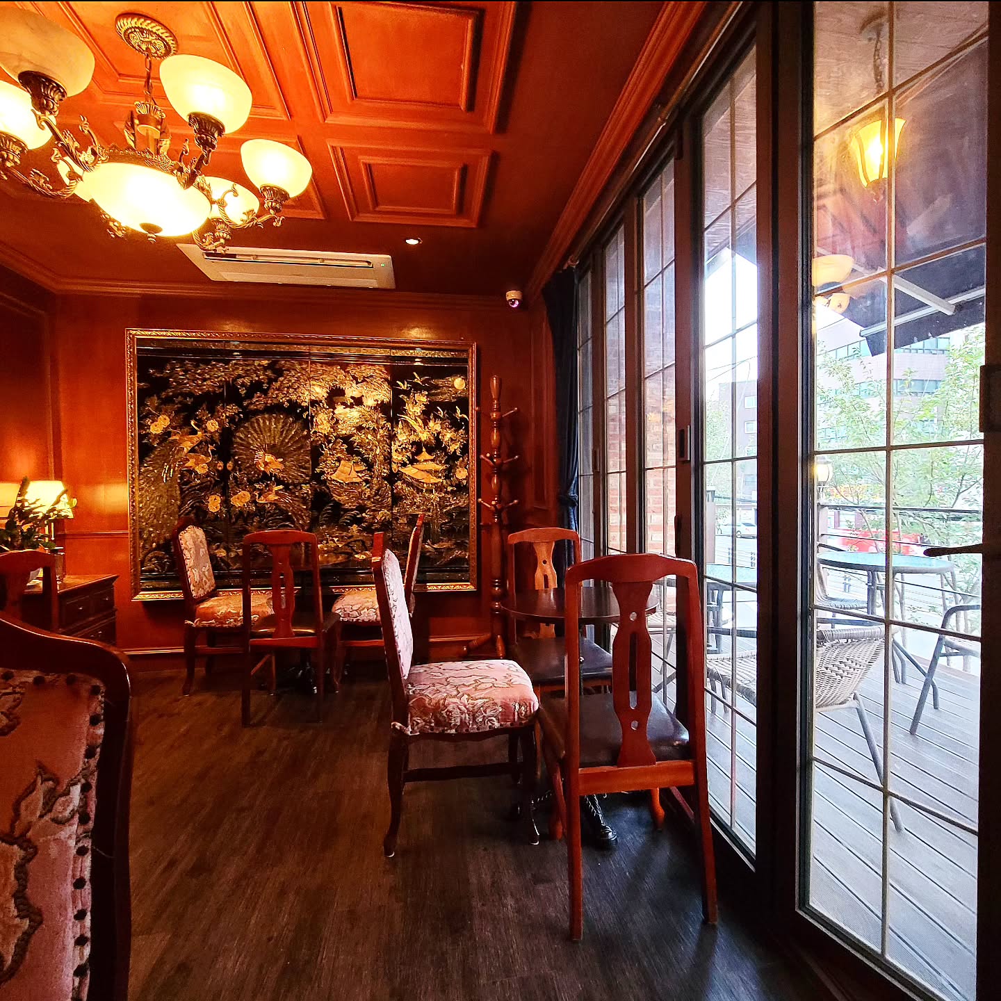 bar&cafe 미라보 
.
서울대입구 낙성대
엔틱한 분위기와 감성이 살아있는 나만 알고싶은 작은 카페&바 미라보
.
#터키 식 #모래커피 가 있는 특별한 카페
.
#서울대입구 #서울대입구카페 #낙성대 #낙성대카페 #카페추천 #특이한카페 #특별한카페 #신기한카페 #나만알고싶은곳 #맛집 #디저트맛집 #커피맛집 #수제커피 #터키커피 #터키식커피 #모래커피 #낮에는카페밤에는바 #칵테일 #위스키 #bar & #cafe #coffee #barandcafe #wiskey #cocktail #turkish #turkishcoffee