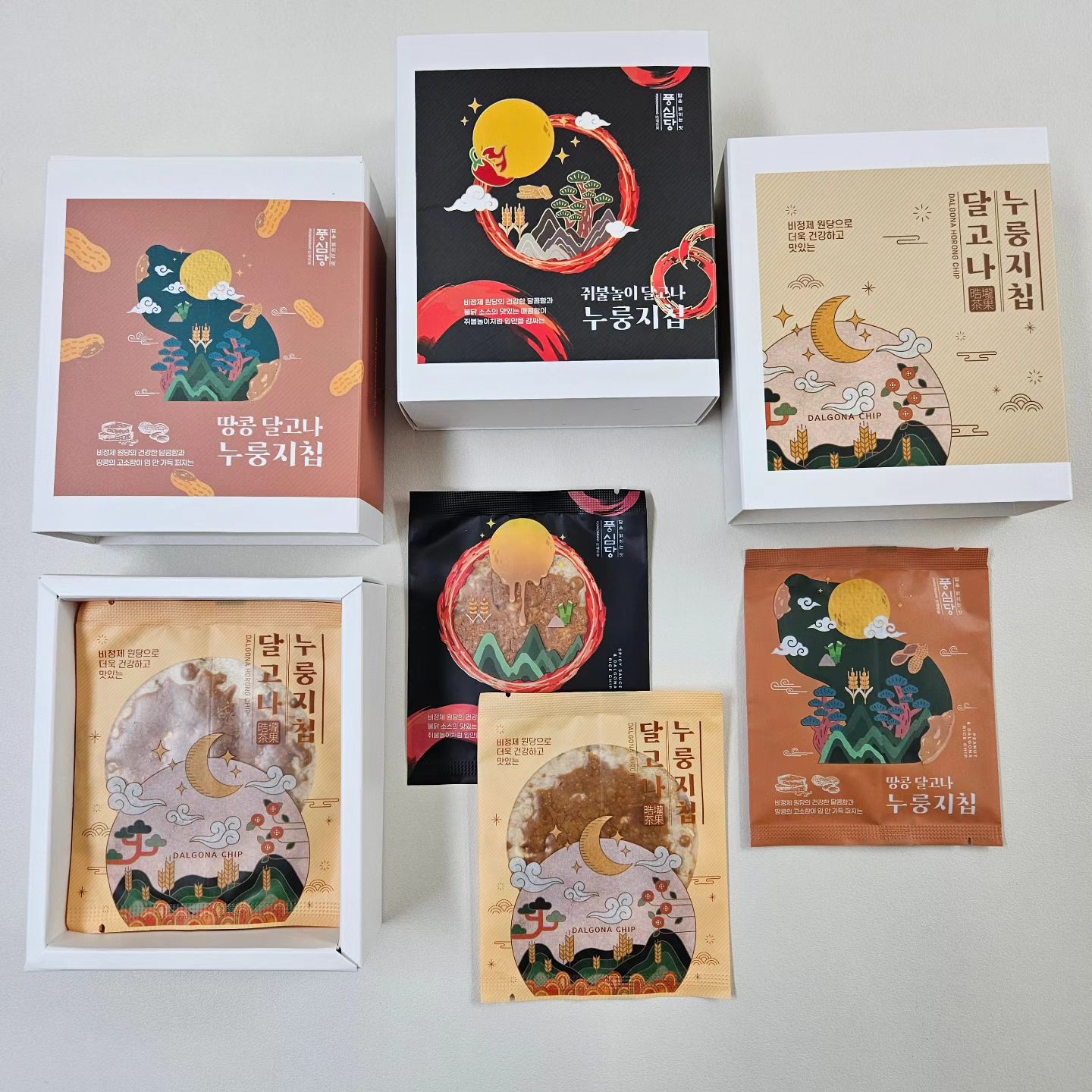 제품제공<건강한 간식 "풍심당">
저처럼 습관적으로 과자 사드시는 분 계신가요?🥲
요새 베이킹 안 하고, 계속 사먹는 삶을 살고 있었어요 휴
1일2과자 하다가 건강이 걱정되던 중 우연히 알게된 퐁심당🖤
내돈내산 하려던 중에 제품을 제공 받았어요!!

제공 받은 제품은 누룽지칩 3종👌
달고나, 쥐불놀이달고나, 땅콩 달고나 3가지 맛이에요.

마침 구입하려고 했던 제품이었던지라..운명인가 했죠
무려 현미 100% 누룽지칩에 비정제 사탕수수 원당으로 만든
달고나를 올려 건강하게 먹을 수 있는 간식이에요.

달고나는 담백+추억의 달달한 맛이고,
쥐불놀이달고나는 매콤한 감칠맛 폭발하고,
땅콩날고나는 땅콩이 들어 더욱 고소하더라구요.
기본적으로 바삭한 식감이라 입 심심할때 👍
다 맛있지만, 개인적으로 땅콩달고나가 가장 맛있었어요

아마 조만간 대량으로 쟁기지 않을까 싶어요!
감사히 잘 먹었습니다🖤

#건강간식 #풍심당 #누룽지칩 #홈베이킹소통  #선팔하면맞팔 #소통해요 #홈베이킹 #빵스타그램 #빵순이