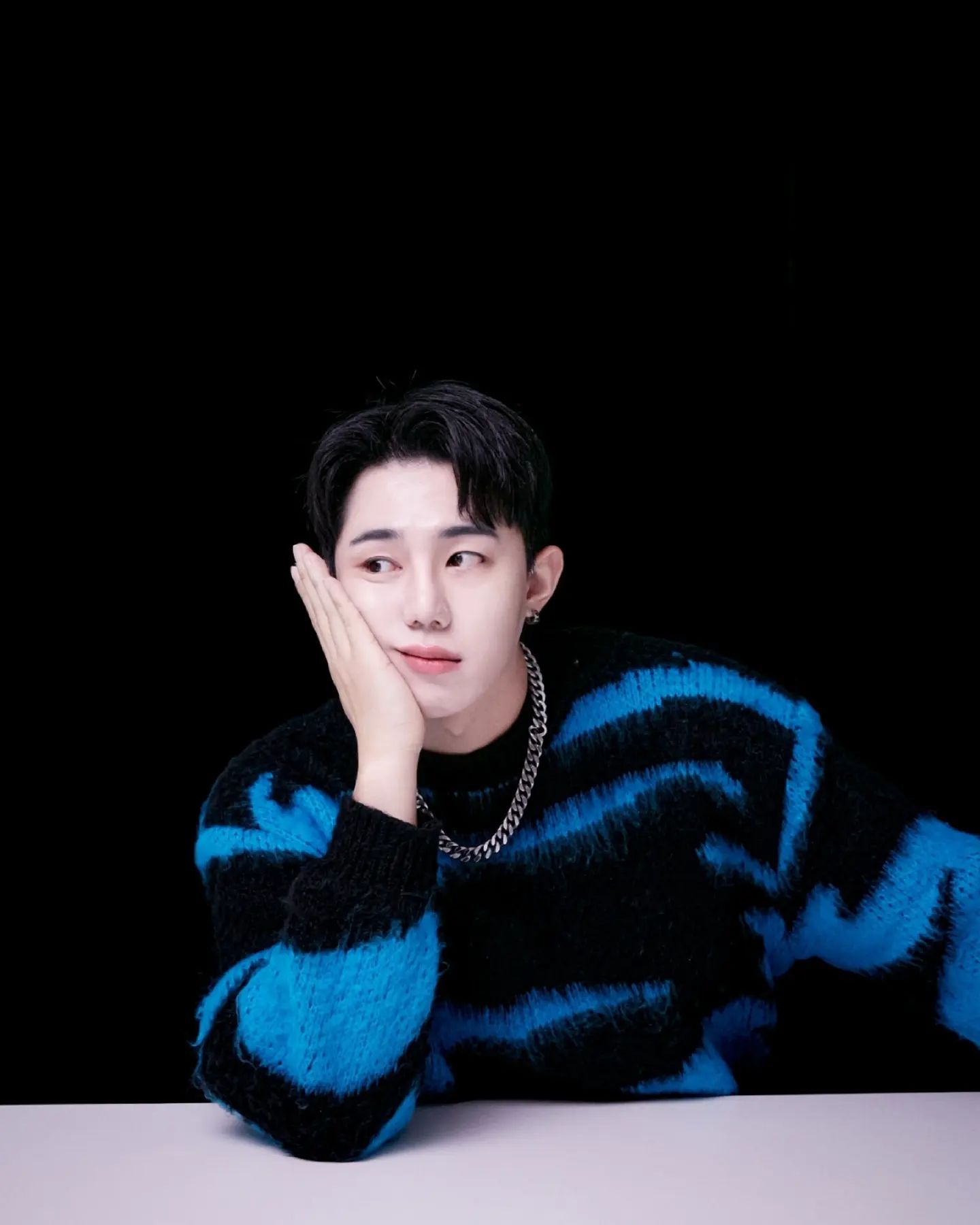 아 오늘으으으으은 얼마전에 새로 찍은 프로필 사진들 후셀렉컷들을 가져와쏘!
무드 완전 쁘지 않니? 사실 나 메이크업 지워져서 누가 내얼굴 만지거나 내가 내얼굴 만지는 자세 잡는 것도 상당히 싫어하는데 생각보다 자연스럽고 예쁘게 나오는 것 같아서 자주 해봐야겠어!
.
.
.
.
#배우 #모델 #배우프로필 #프로필사진 #프로필 #프로필사진 #스냅사진 #스튜디오뉴어스