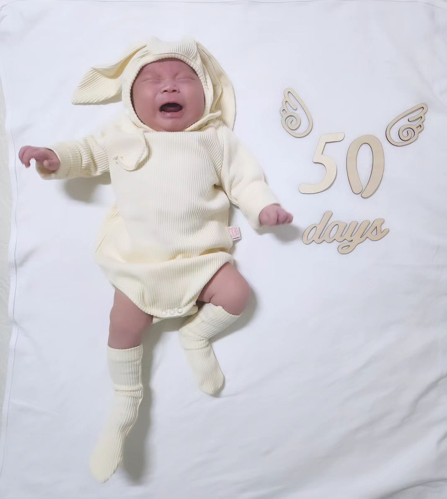 #50일 #주엘이50일 #주엘그램

엘파파의 야근으로 엄마랑 50일 보냈는데요.
순둥이 주엘이는 하루 20시간은 자는 것 같은데 이제 50일이면 신생아 끝난거 아닌가요??

오늘 눈뜨는 걸 볼 수가 없어서 잠깐 깼을때 사진을 찍었는데... 
엄마가 울고 싶네요😭😭😭

예쁘게  찍어주고 싶었지만 울면서 찍은 사진들🤪🤪🤪

그래도 오늘의 너💕
50일의 너를 담을 수 있어서 행복한 엄마란다😍

.
.
.
.
.
.

#50일아기 #신생아 #50일 #아들 #20240315 #둘째 #주엘이 #주엘그램
