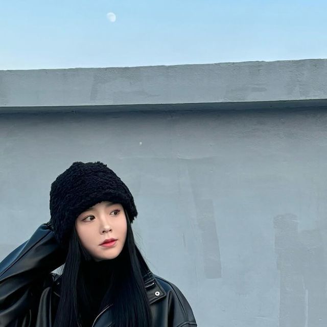 세은 on Instagram: "#광고 @standarderror_official 겨울에도 입기 좋아 계속 손이 가는 #레더자켓 🖤 보통 레더 질감보다 소프트한 터치감으로 느낄 수 있는 편안한 착용감에 루즈~오버핏 실루엣 바