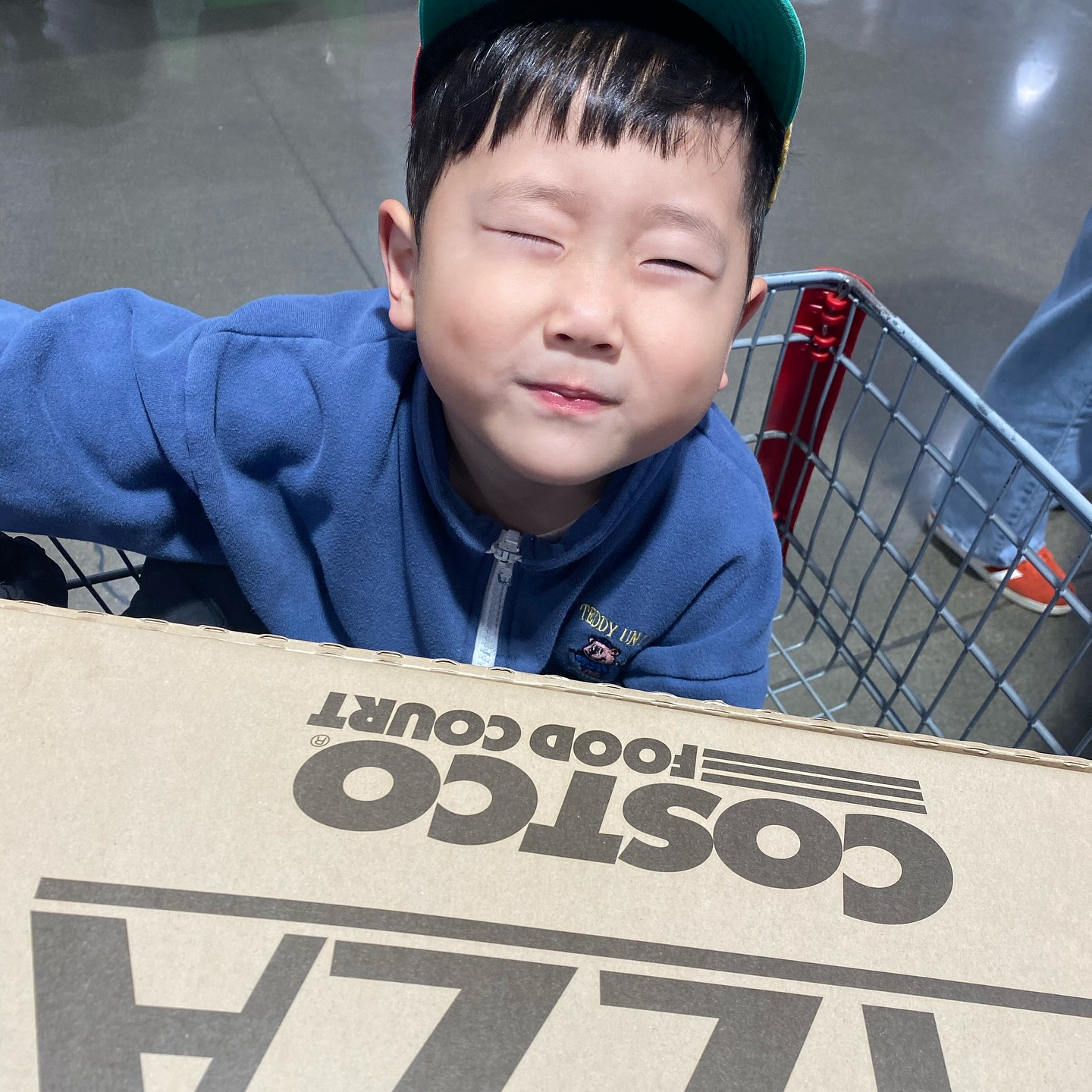 피자 좋아하게 생겼는데

안좋아함!!!