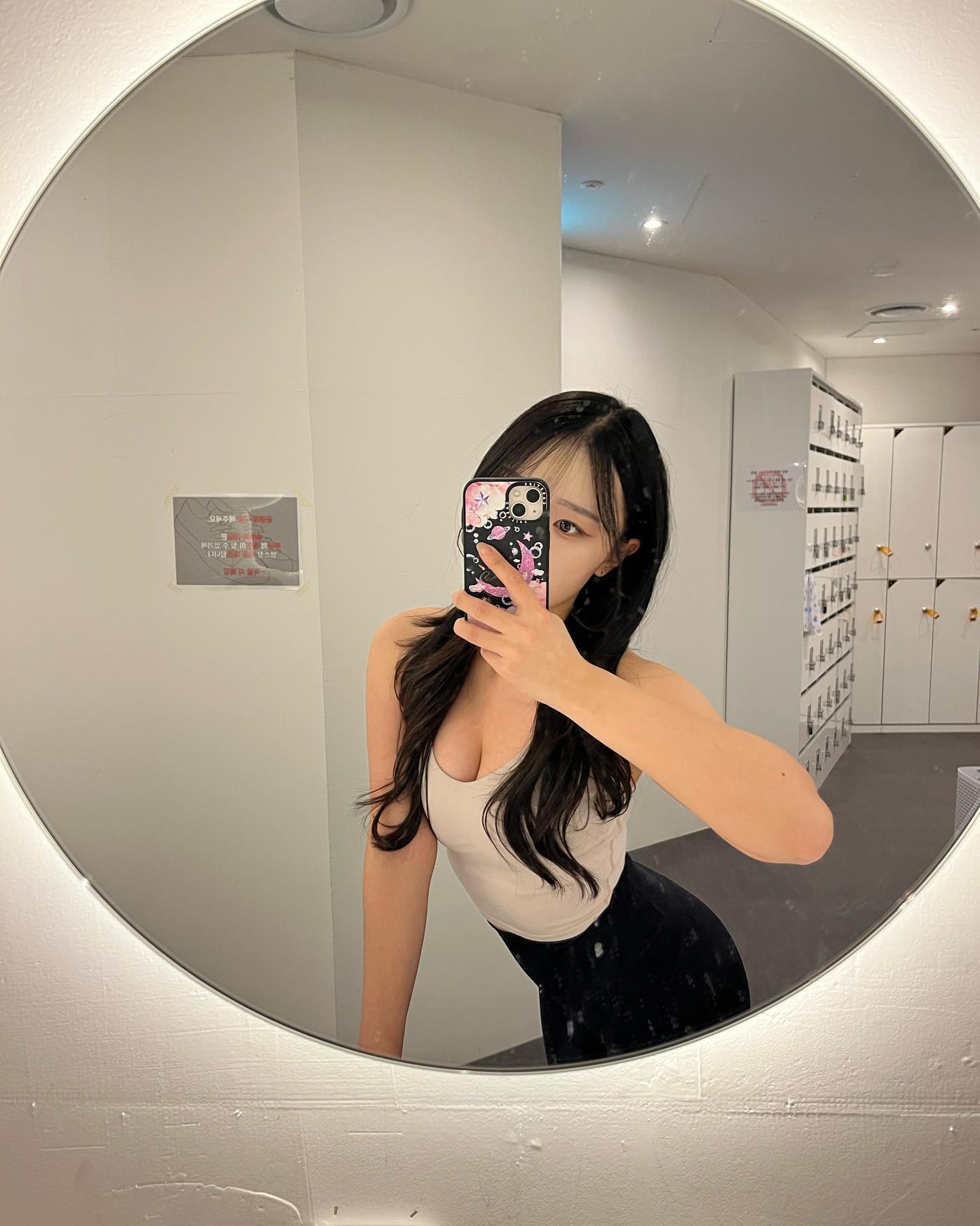 오늘 어깨 완룡 ♥️♥️ 

Last night, i was unexpectedly thinking about my future. Despite being 25, i still feel like i’m just 20,,^_^ There‘s no significant surprise or fear, but rather a growing concern as the sense of responsibility for life becomes more prominent with age. I admit feeling a bit anxious about the future. In reality, the more i contemplate, the more the fear seems to grow. 

However, the conclusion i reached after all the thinking was, ’I‘m doing well.’ I believe the fear stemmed from my strong desire to achieve and excel.

Honestly, turning 25 comes with some apprehension, but i think the more fearful it is, the more courage i should gather. I believe i have confidence that i can create a life much more wonderful and meaningful than i envisioned. I want to say to others in their mid-twenties facing similar situations, let‘s endure together and become stronger.🤍💖👊
.
.
#오운완 #exercise #exercises