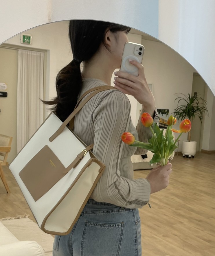 아이패드 수납 가능👜 민티즈 스퀘어패치 리본 숄더백 카멜 파이핑 후기, 대학생 보부상 가방