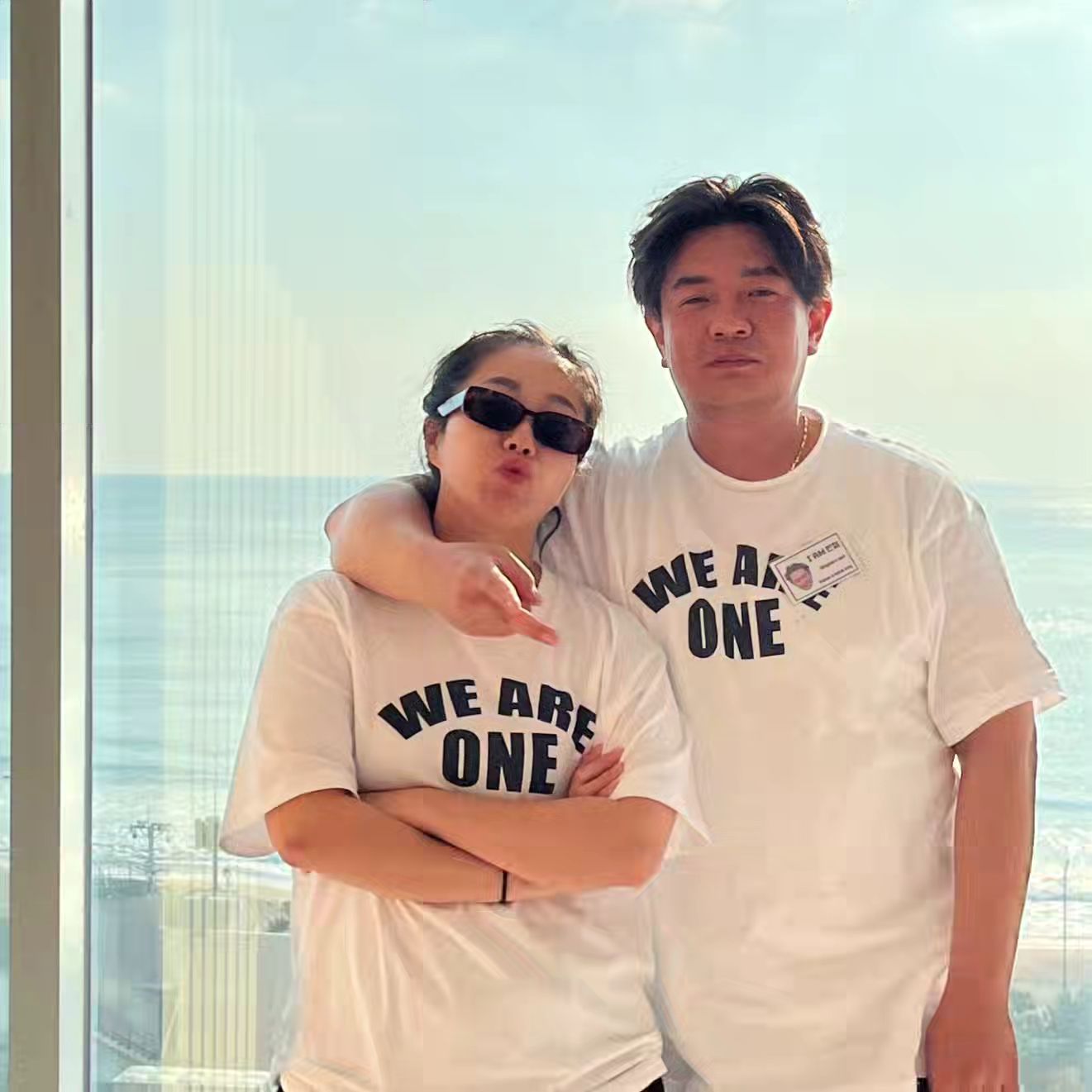 WE ARE ONE 
화목하게지내자
돼지같이 나왔다는 신랑에게
돼지면서 뭘 돼지같이 나왔다는 T발C 마누라,