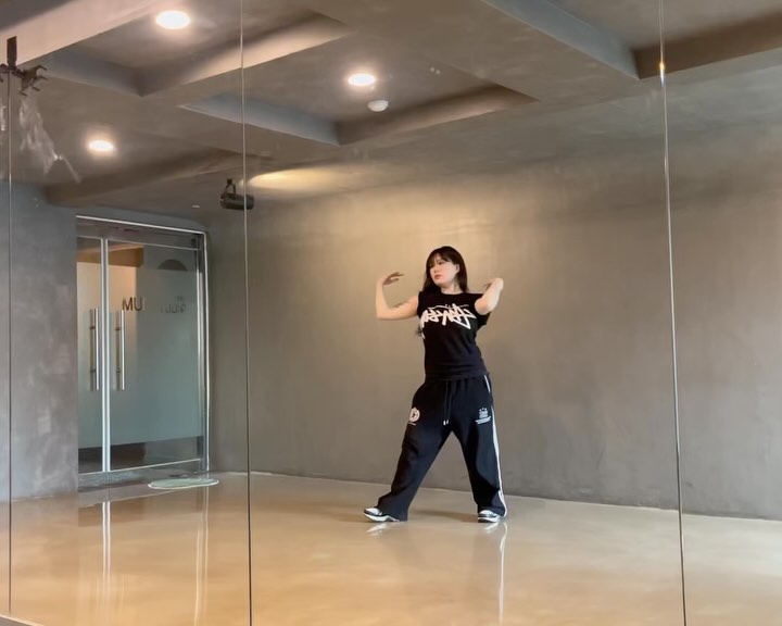 choreo darioboatner !!
🥵🥵🤍
마지막은 갑자기 없어진 버블